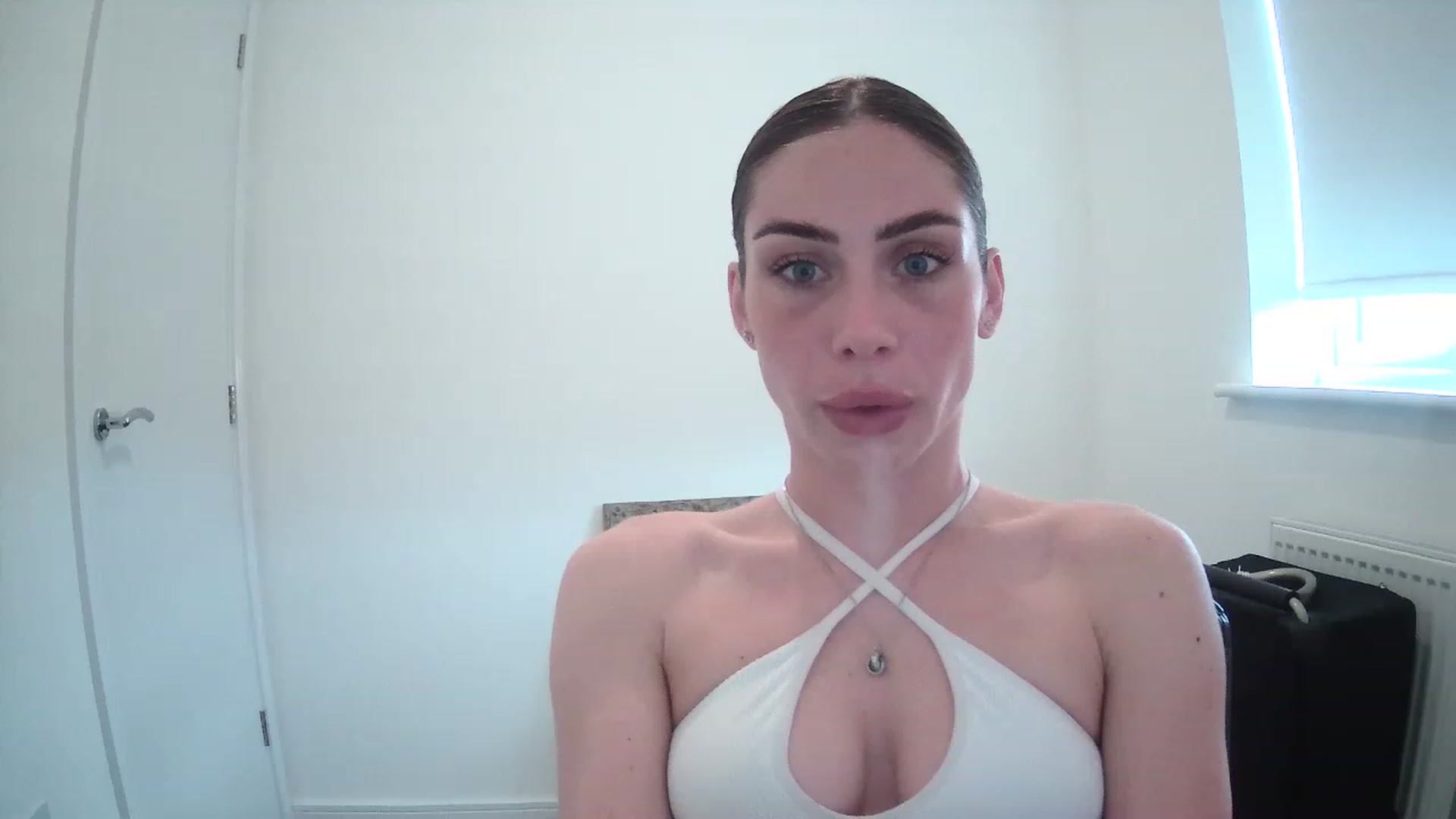 Gallery image thumbnail from BellaB_'s myfreecams stream on, 05/05/2023, 15:25 image 1 of 20
