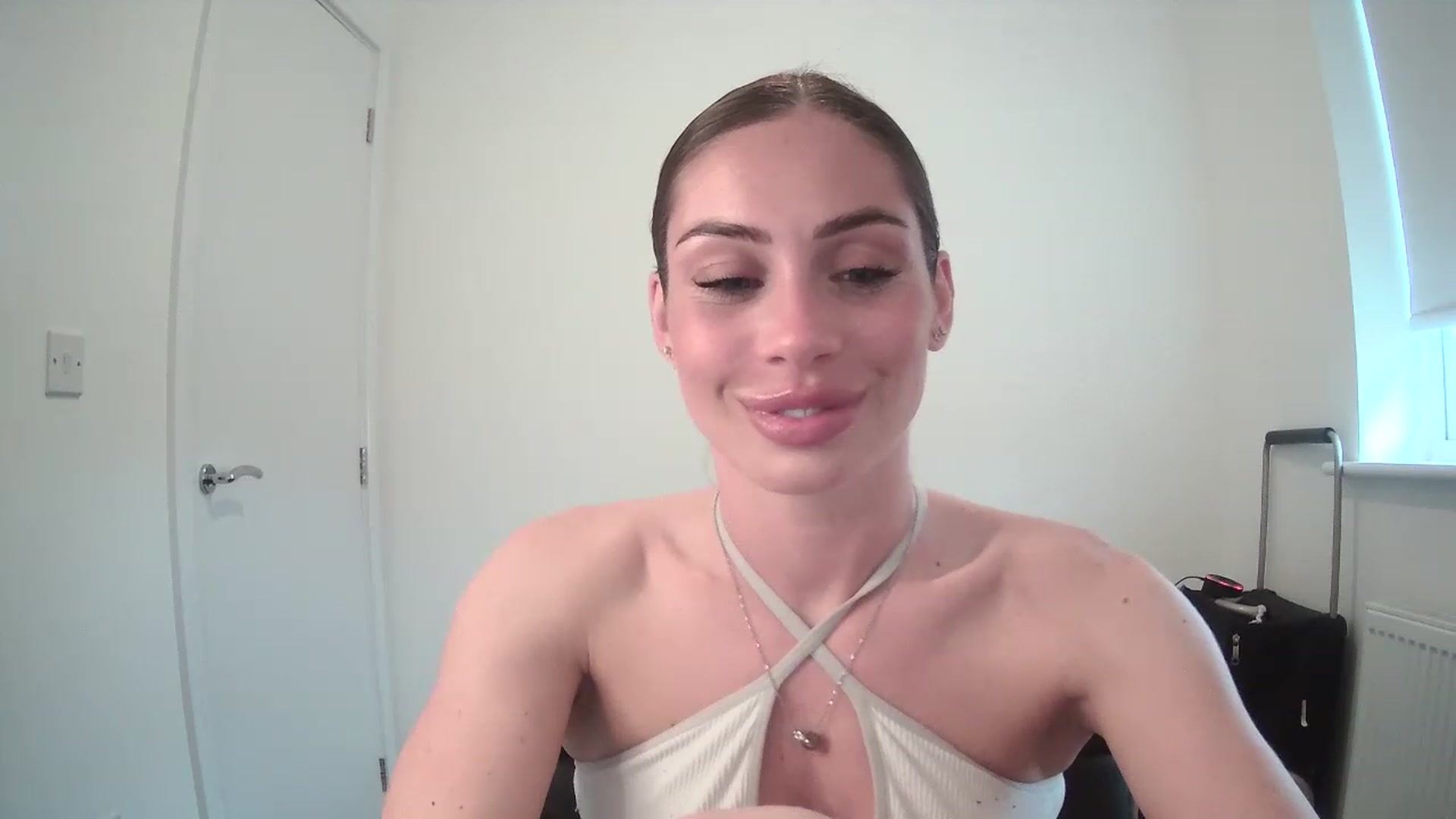 Gallery image thumbnail from BellaB_'s myfreecams stream on, 05/08/2023, 11:22 image 14 of 20