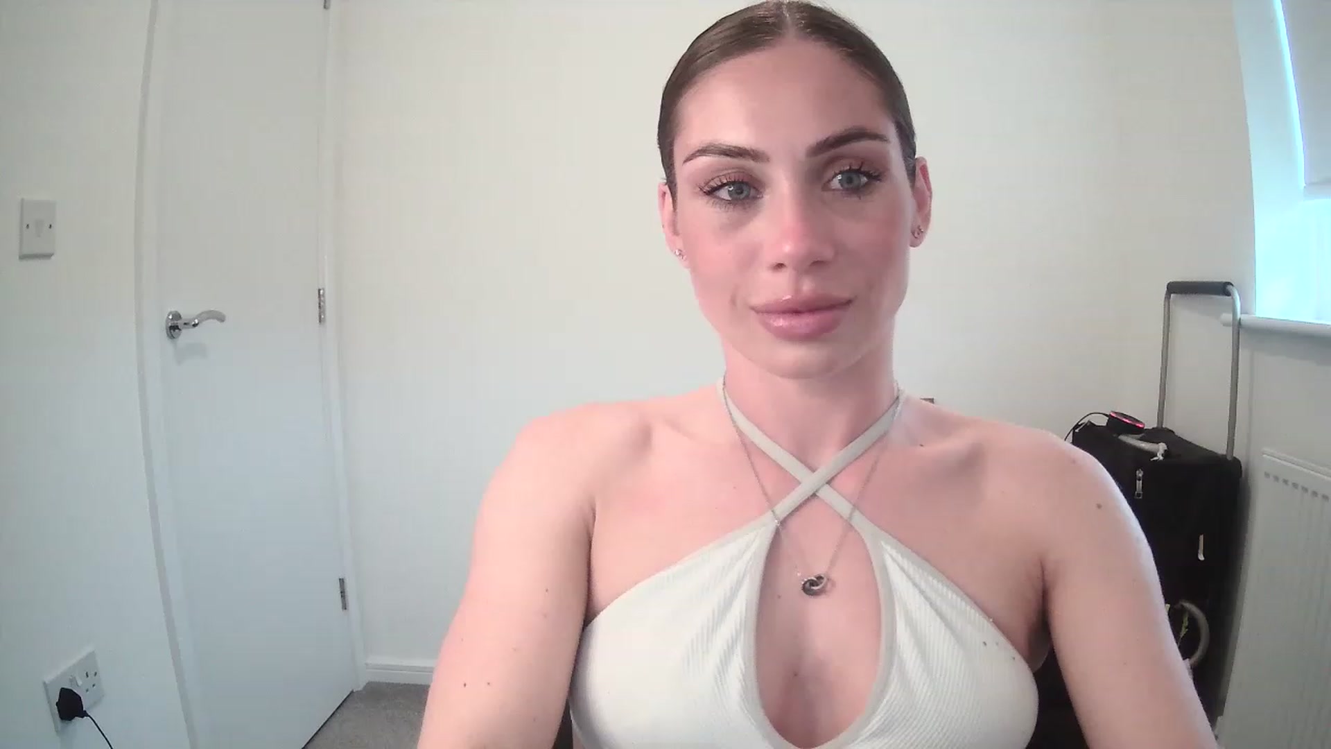 Gallery image thumbnail from BellaB_'s myfreecams stream on, 05/08/2023, 11:22 image 2 of 20