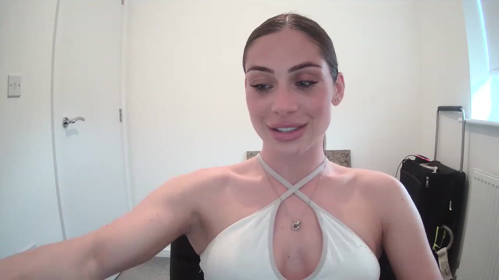 Gallery image thumbnail from BellaB_'s myfreecams stream on, 05/08/2023, 11:22 image 7 of 20