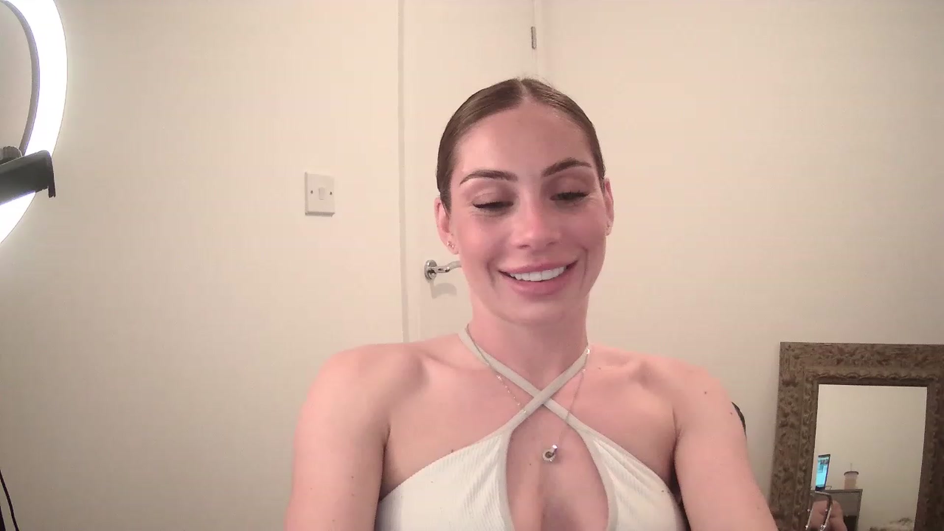 Gallery image thumbnail from BellaB_'s myfreecams stream on, 05/08/2023, 13:03 image 2 of 20