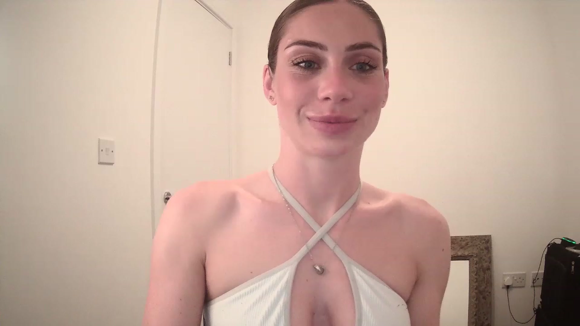Gallery image thumbnail from BellaB_'s myfreecams stream on, 05/08/2023, 13:03 image 10 of 20