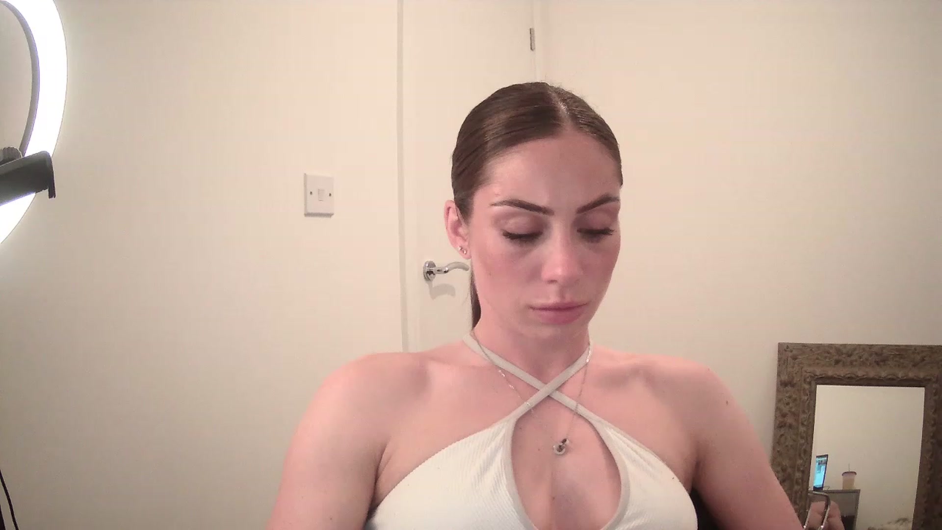 Gallery image thumbnail from BellaB_'s myfreecams stream on, 05/08/2023, 13:03 image 1 of 20