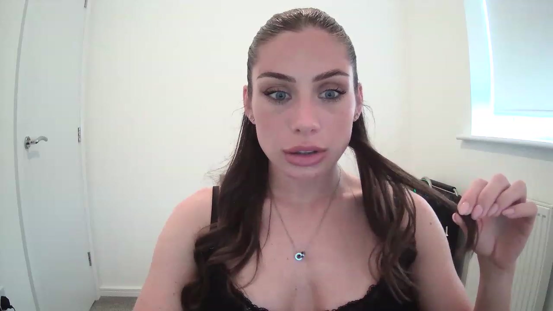 Gallery image thumbnail from BellaB_'s myfreecams stream on, 05/10/2023, 12:49 image 12 of 20