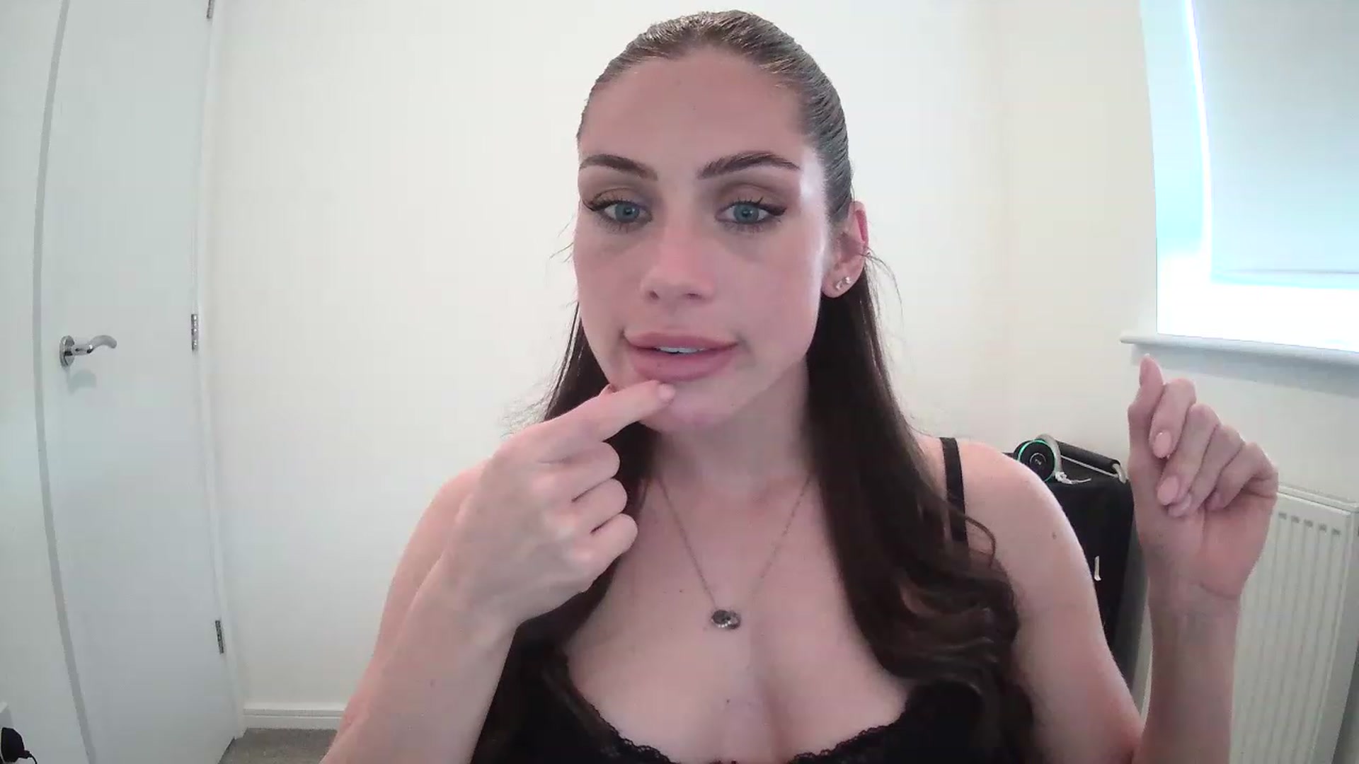 Gallery image thumbnail from BellaB_'s myfreecams stream on, 05/10/2023, 12:49 image 9 of 20