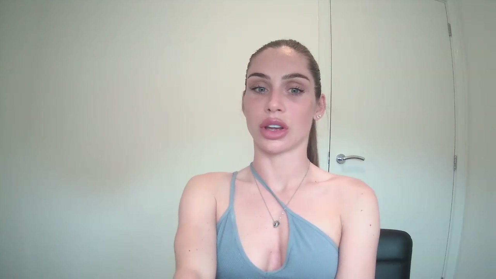Gallery image thumbnail from BellaB_'s myfreecams stream on, 05/18/2023, 15:32 image 16 of 20