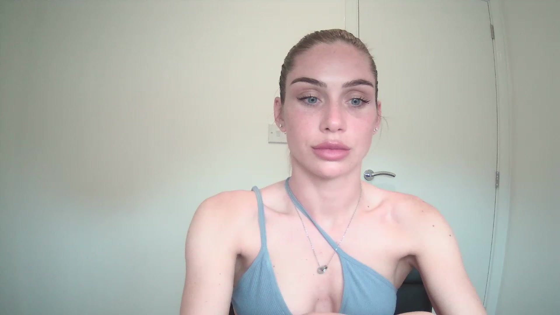 Gallery image thumbnail from BellaB_'s myfreecams stream on, 05/18/2023, 15:32 image 12 of 20