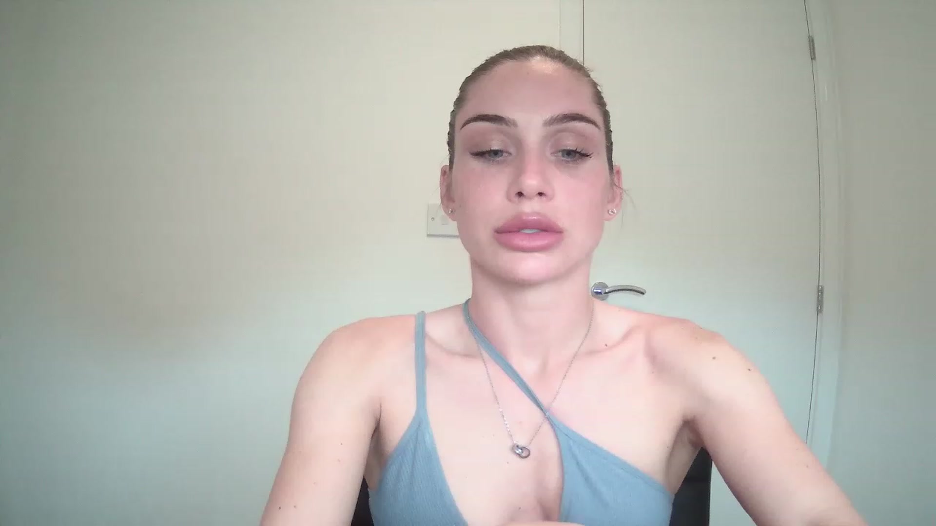 Gallery image thumbnail from BellaB_'s myfreecams stream on, 05/18/2023, 15:32 image 10 of 20