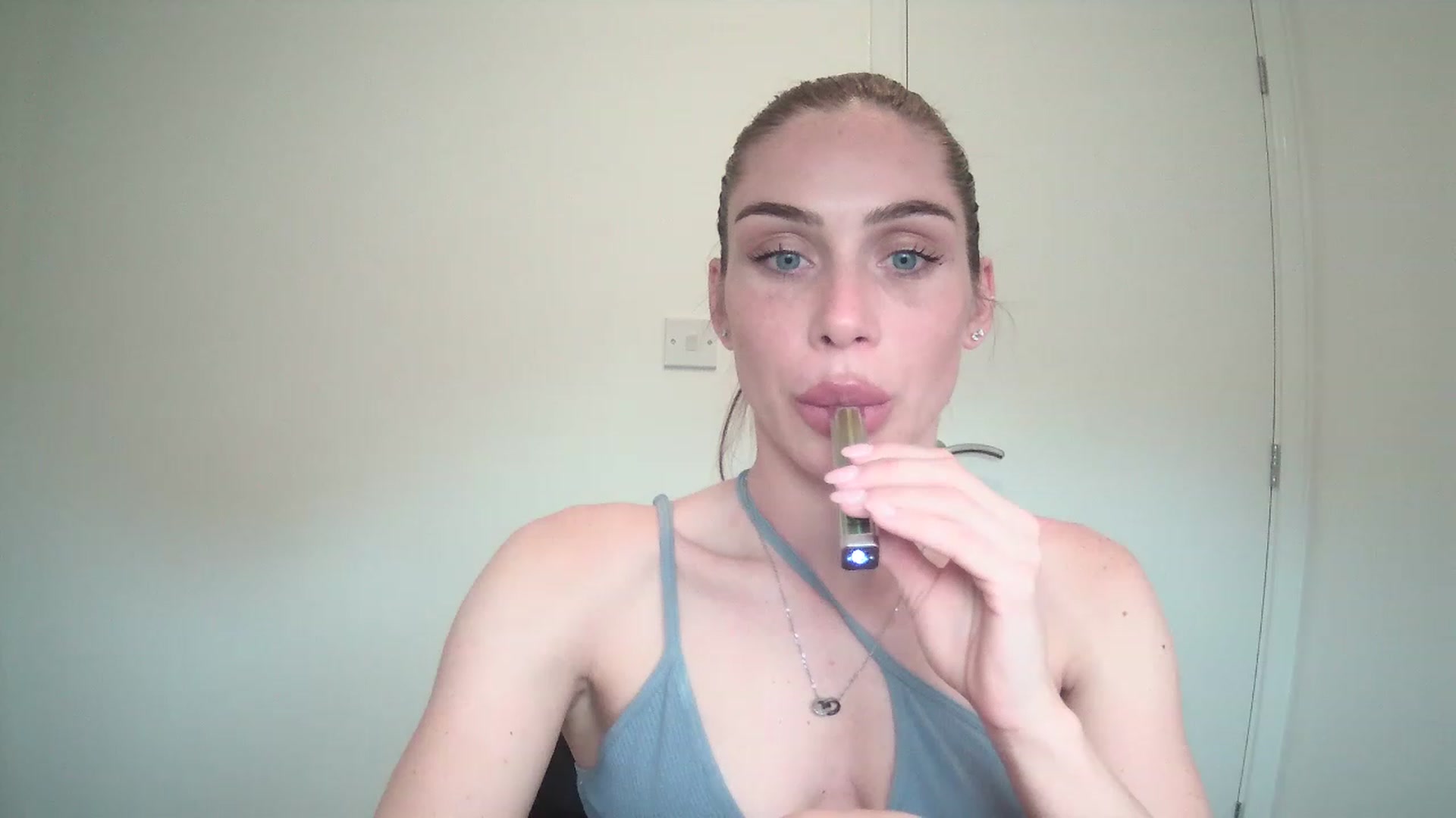 Gallery image thumbnail from BellaB_'s myfreecams stream on, 05/18/2023, 15:32 image 11 of 20