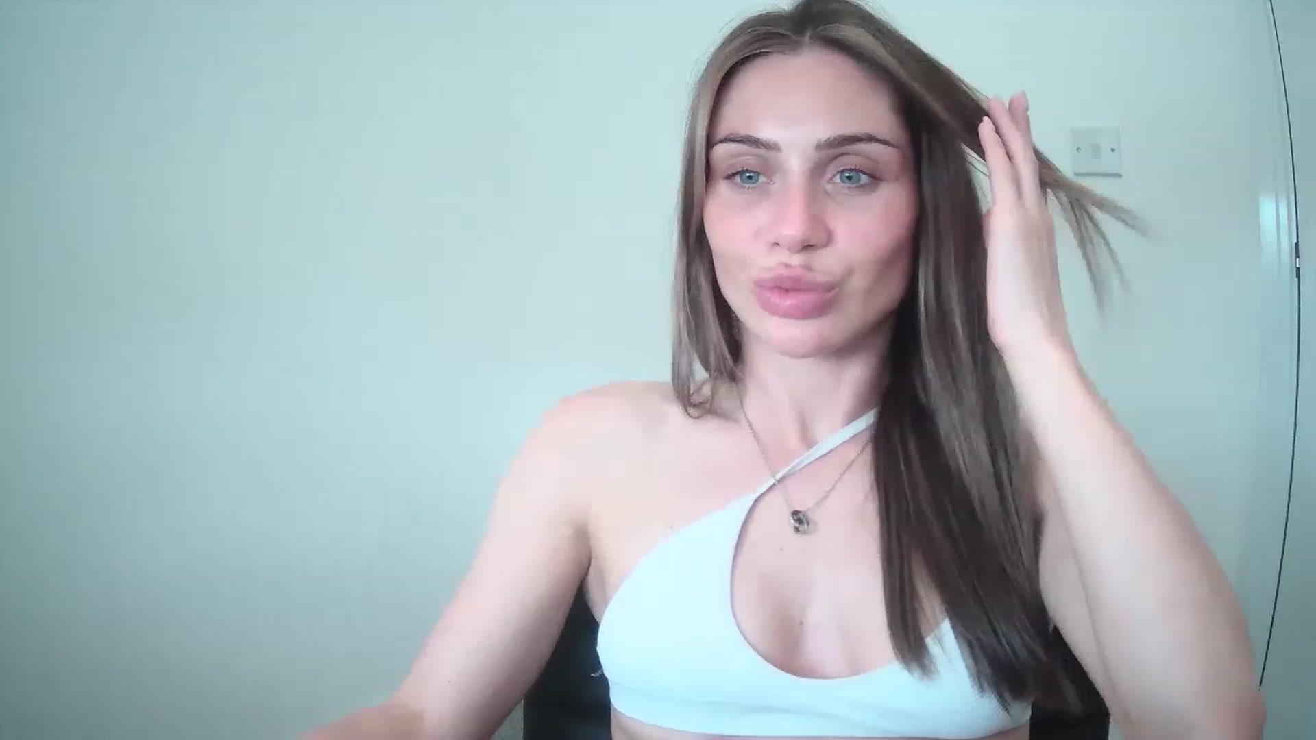 Gallery image thumbnail from BellaB_'s myfreecams stream on, 05/23/2023, 11:48 image 17 of 20