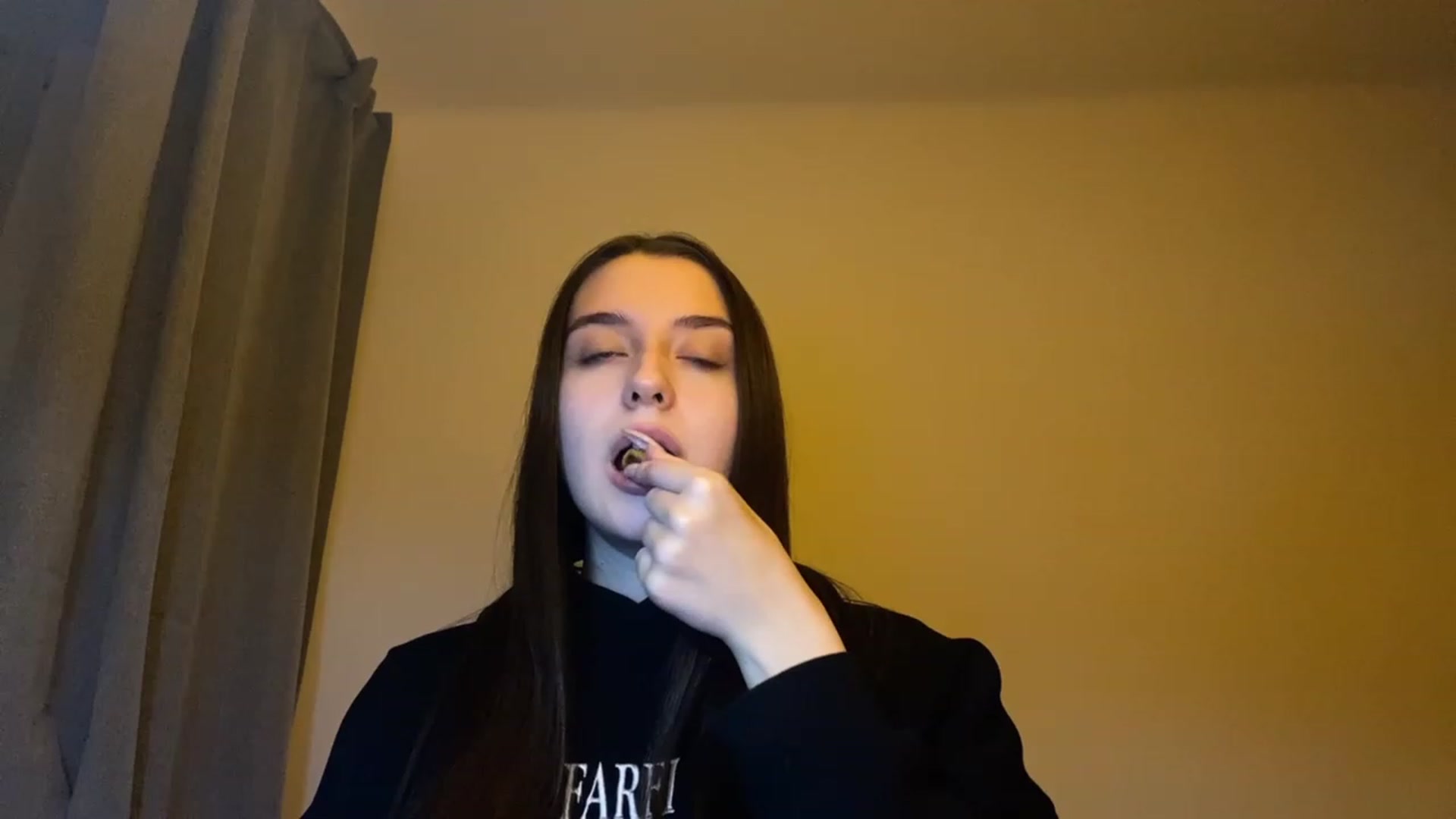 Gallery image thumbnail from BellaCullen's myfreecams stream on, 12/05/2023, 20:14 image 2 of 20