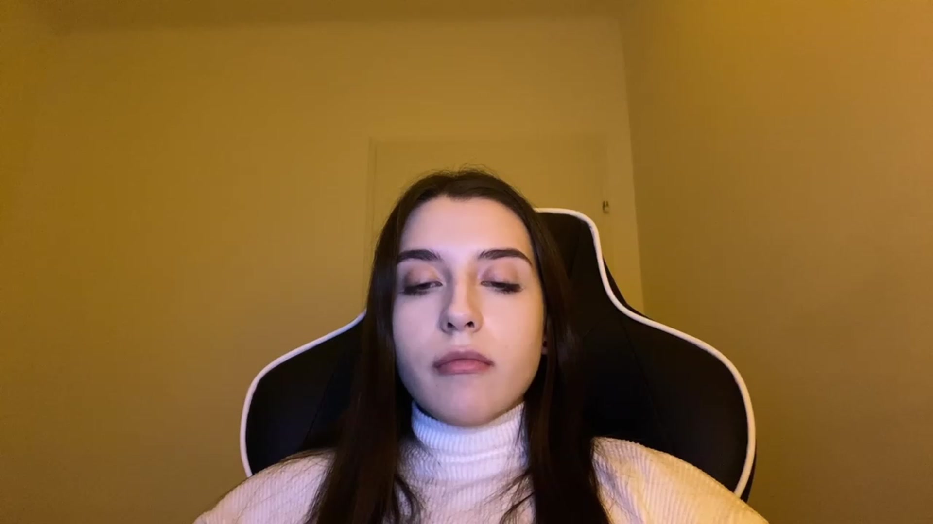 Gallery image thumbnail from BellaCullen's myfreecams stream on, 12/13/2023, 21:55 image 14 of 20