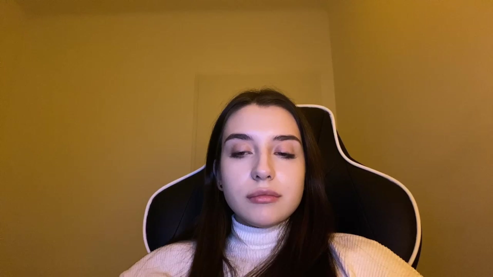 Gallery image thumbnail from BellaCullen's myfreecams stream on, 12/13/2023, 21:55 image 19 of 20