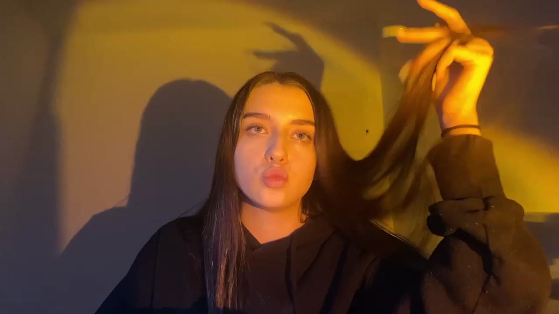 Gallery image thumbnail from BellaCullen's myfreecams stream on, 01/11/2024, 21:50 image 2 of 20