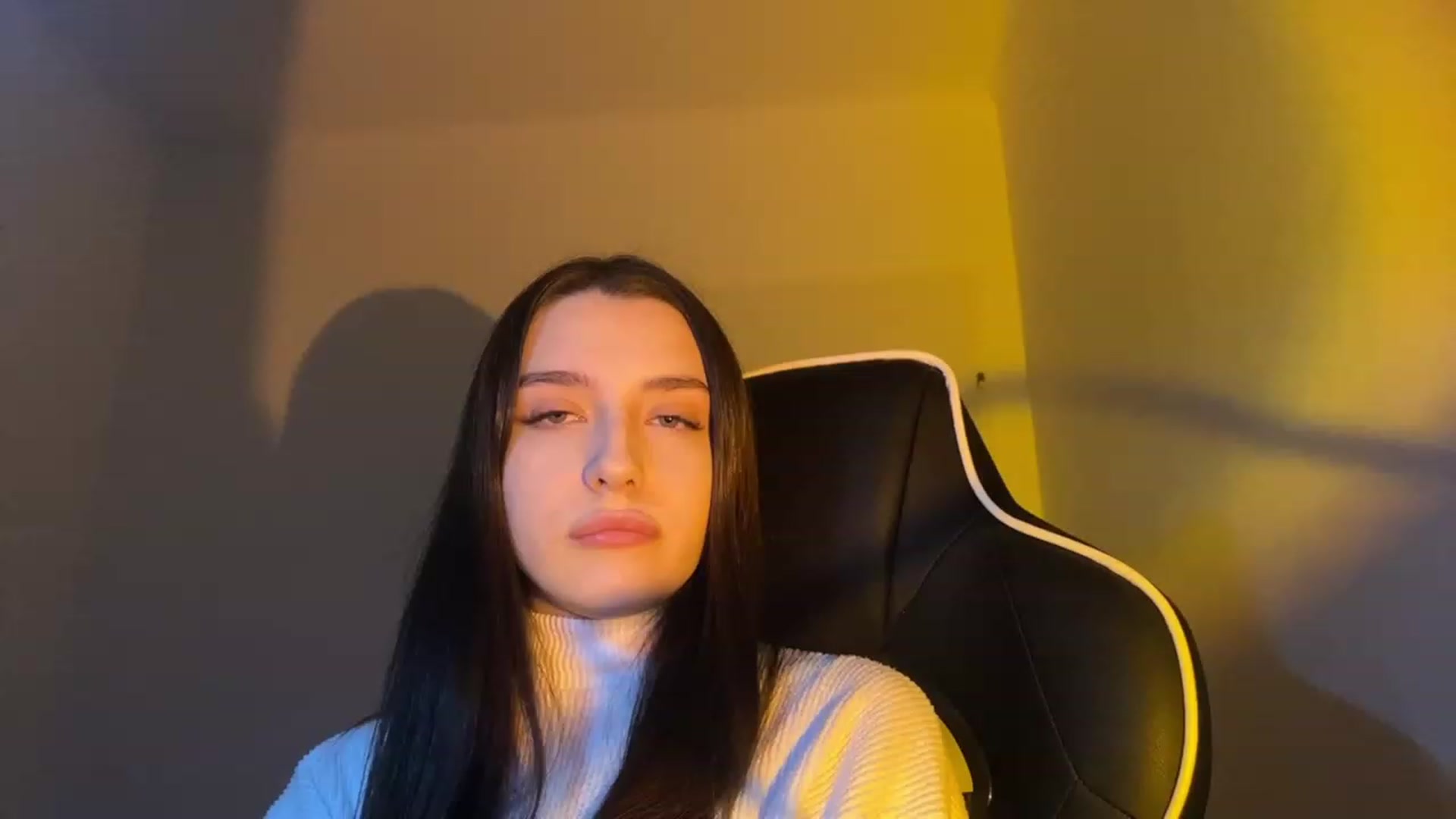 Gallery image thumbnail from BellaCullen's myfreecams stream on, 01/14/2024, 21:46 image 6 of 20
