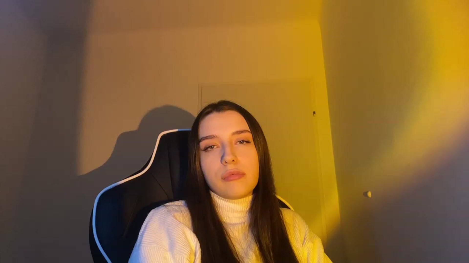 Gallery image thumbnail from BellaCullen's myfreecams stream on, 01/14/2024, 21:46 image 18 of 20