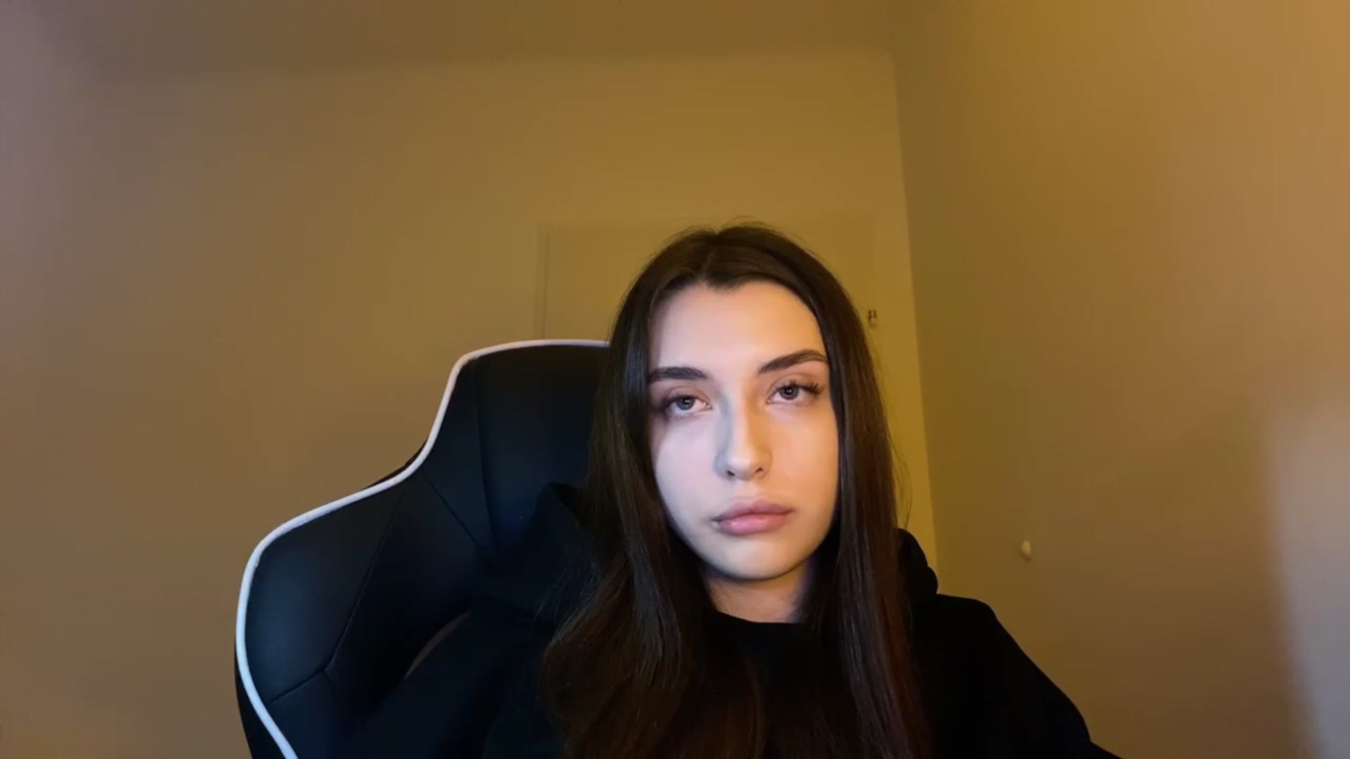 Gallery image thumbnail from BellaCullen's myfreecams stream on, 01/19/2024, 22:15 image 3 of 20