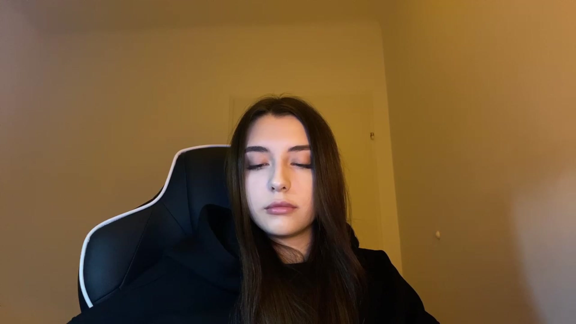 Gallery image thumbnail from BellaCullen's myfreecams stream on, 01/19/2024, 22:15 image 11 of 20