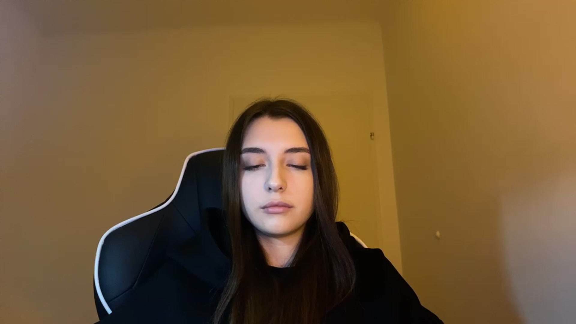Gallery image thumbnail from BellaCullen's myfreecams stream on, 01/19/2024, 22:15 image 8 of 20