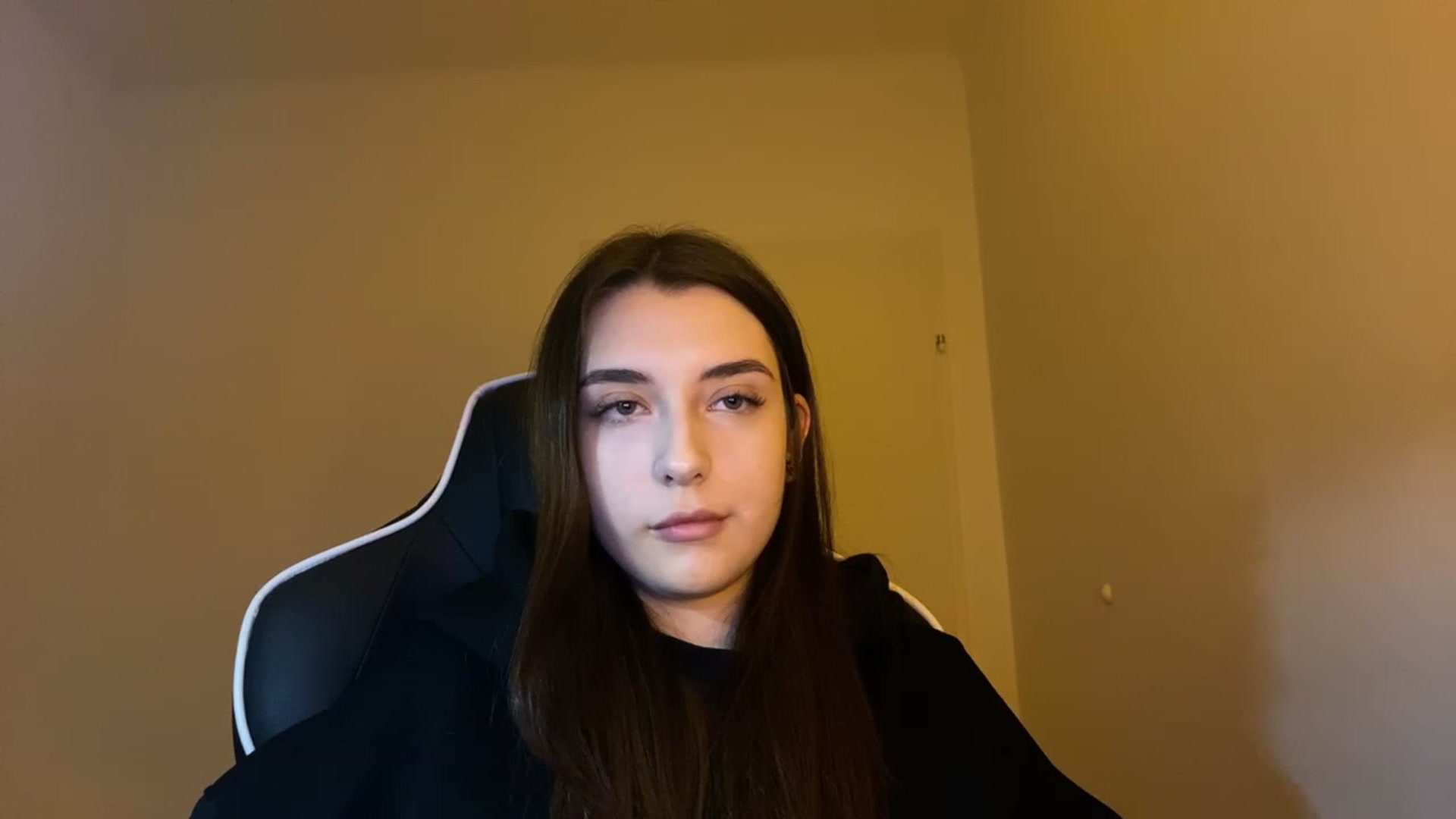 Gallery image thumbnail from BellaCullen's myfreecams stream on, 01/19/2024, 22:15 image 6 of 20