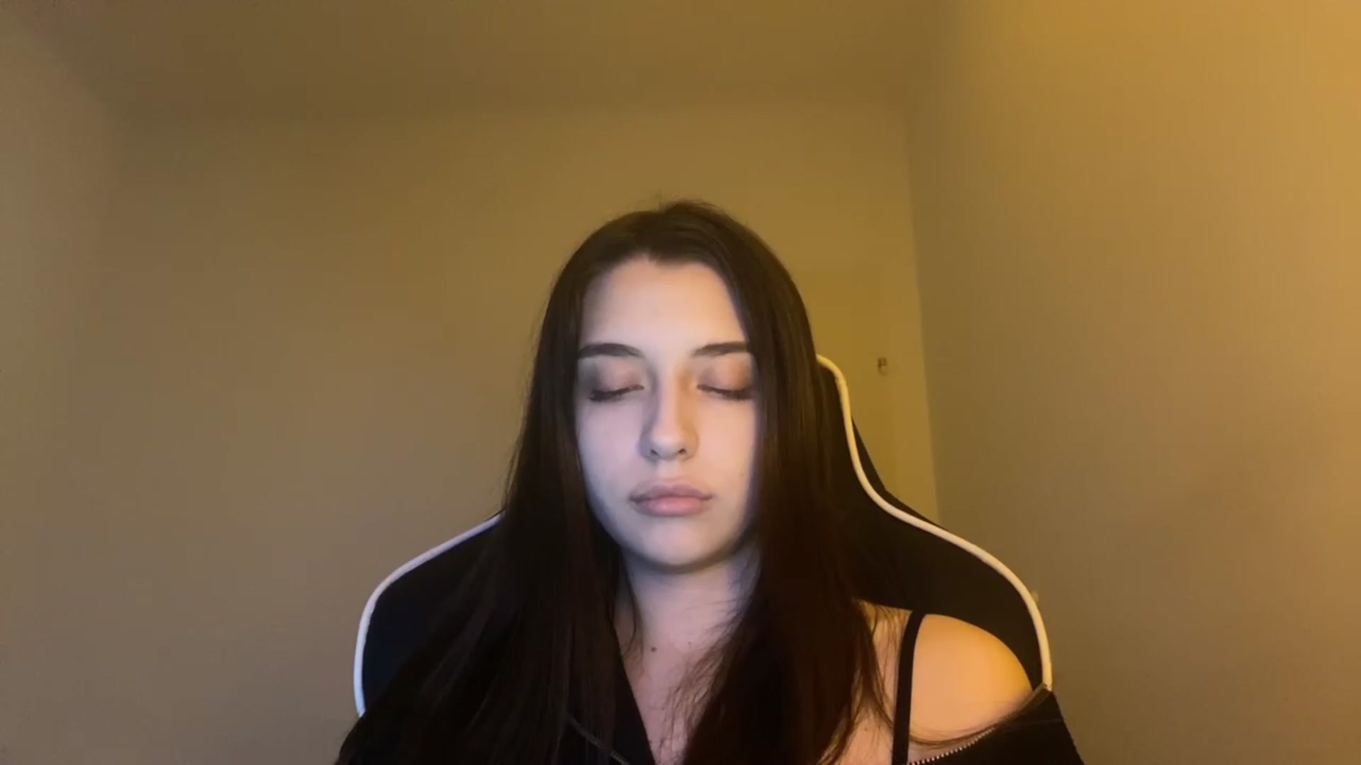 Gallery image thumbnail from BellaCullen's myfreecams stream on, 02/01/2024, 21:43 image 8 of 20