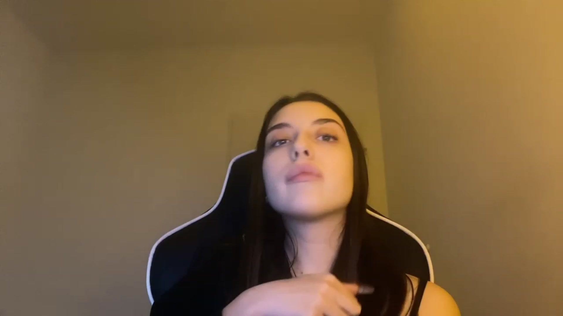 Gallery image thumbnail from BellaCullen's myfreecams stream on, 02/01/2024, 21:43 image 14 of 20