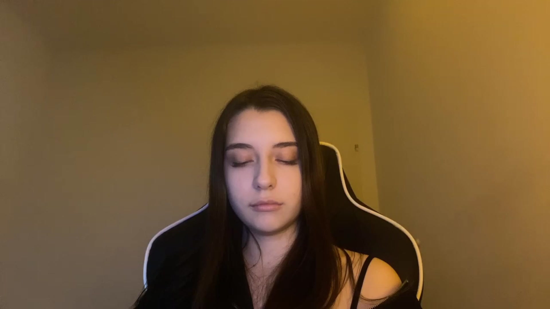 Gallery image thumbnail from BellaCullen's myfreecams stream on, 02/01/2024, 21:43 image 11 of 20