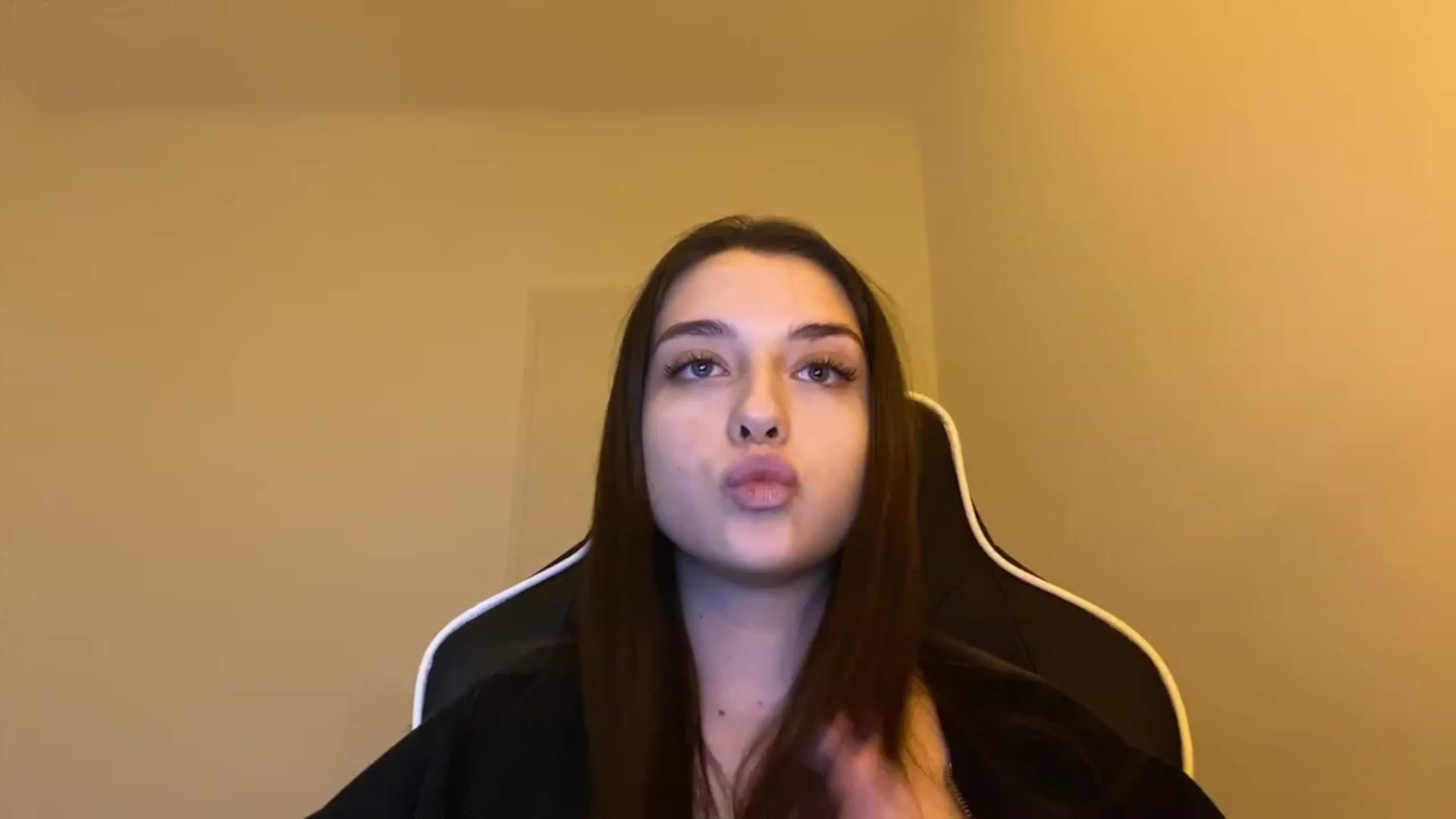 Gallery image thumbnail from BellaCullen's myfreecams stream on, 02/11/2024, 21:16 image 2 of 20