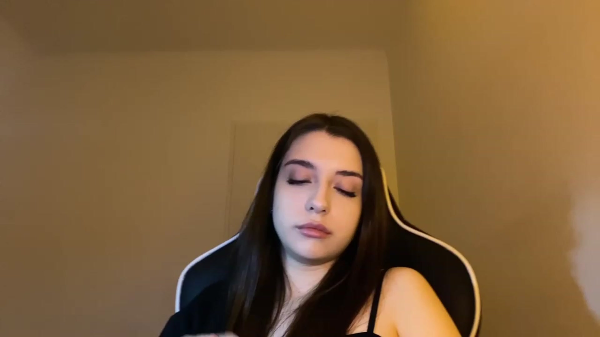 Gallery image thumbnail from BellaCullen's myfreecams stream on, 02/13/2024, 22:04 image 4 of 20