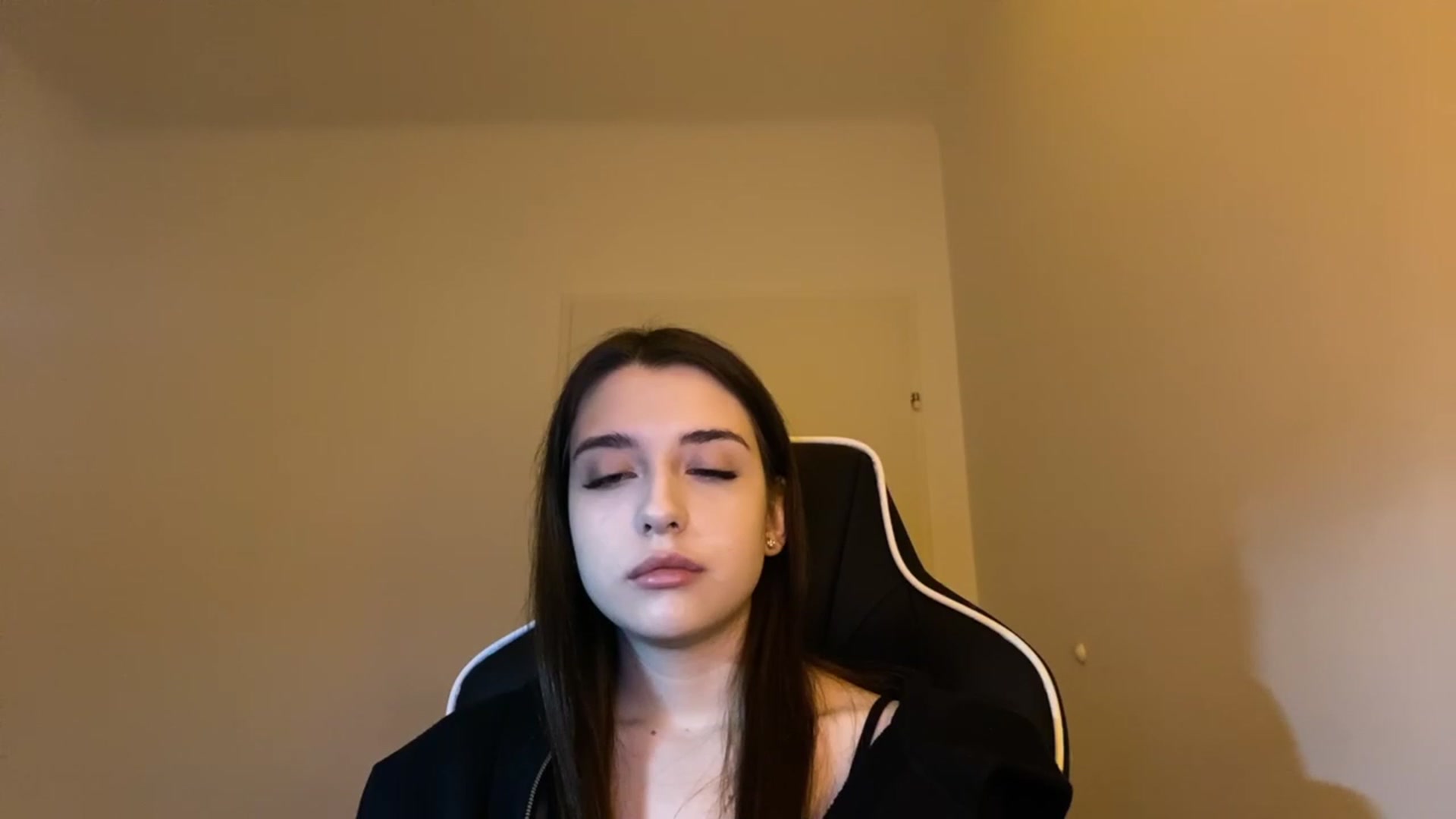 Gallery image thumbnail from BellaCullen's myfreecams stream on, 02/13/2024, 22:04 image 18 of 20