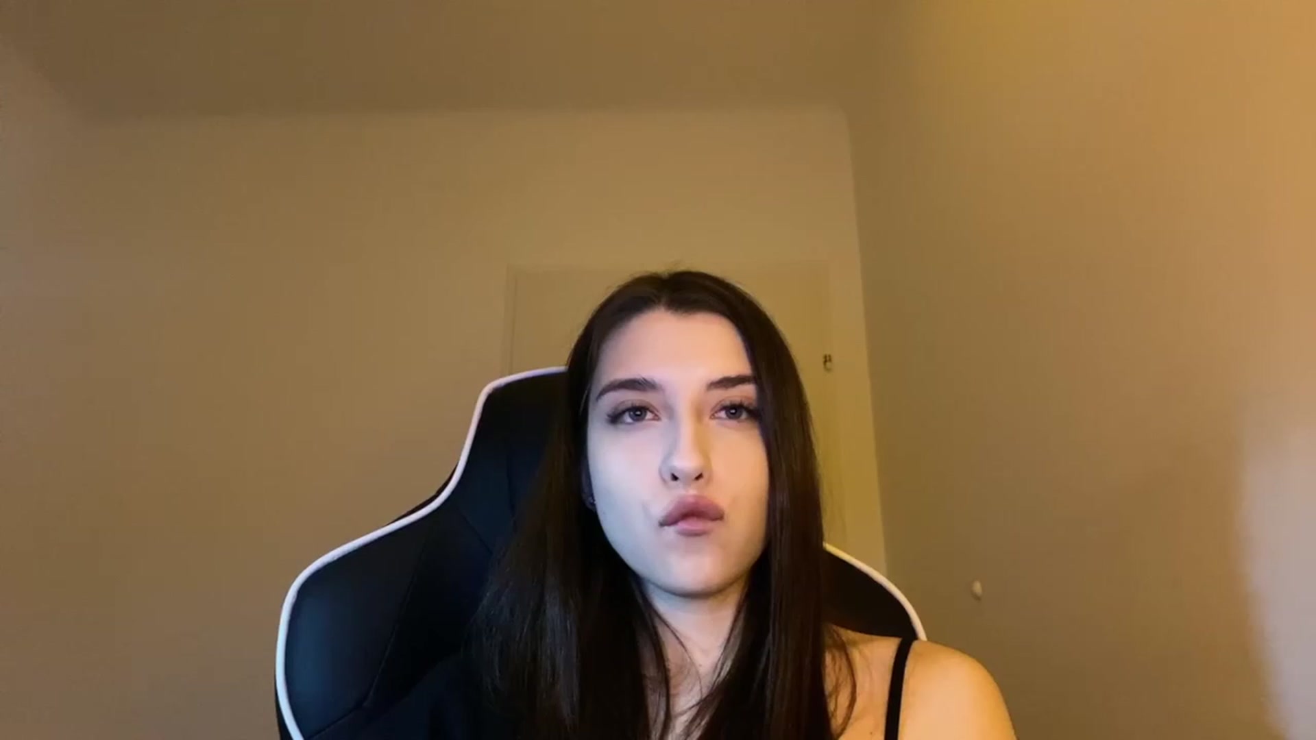 Gallery image thumbnail from BellaCullen's myfreecams stream on, 02/13/2024, 22:04 image 6 of 20