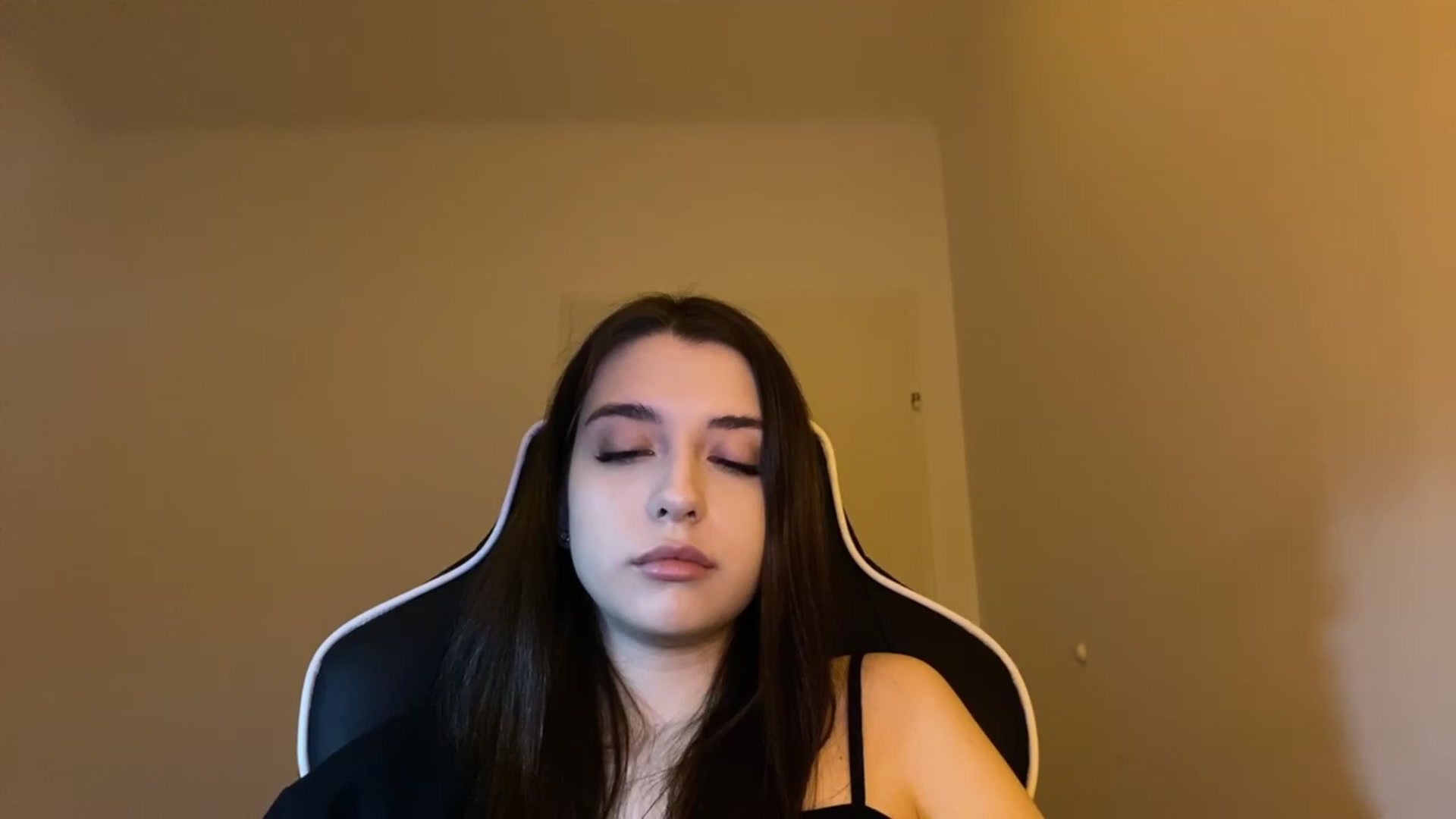 Gallery image thumbnail from BellaCullen's myfreecams stream on, 02/13/2024, 22:04 image 5 of 20