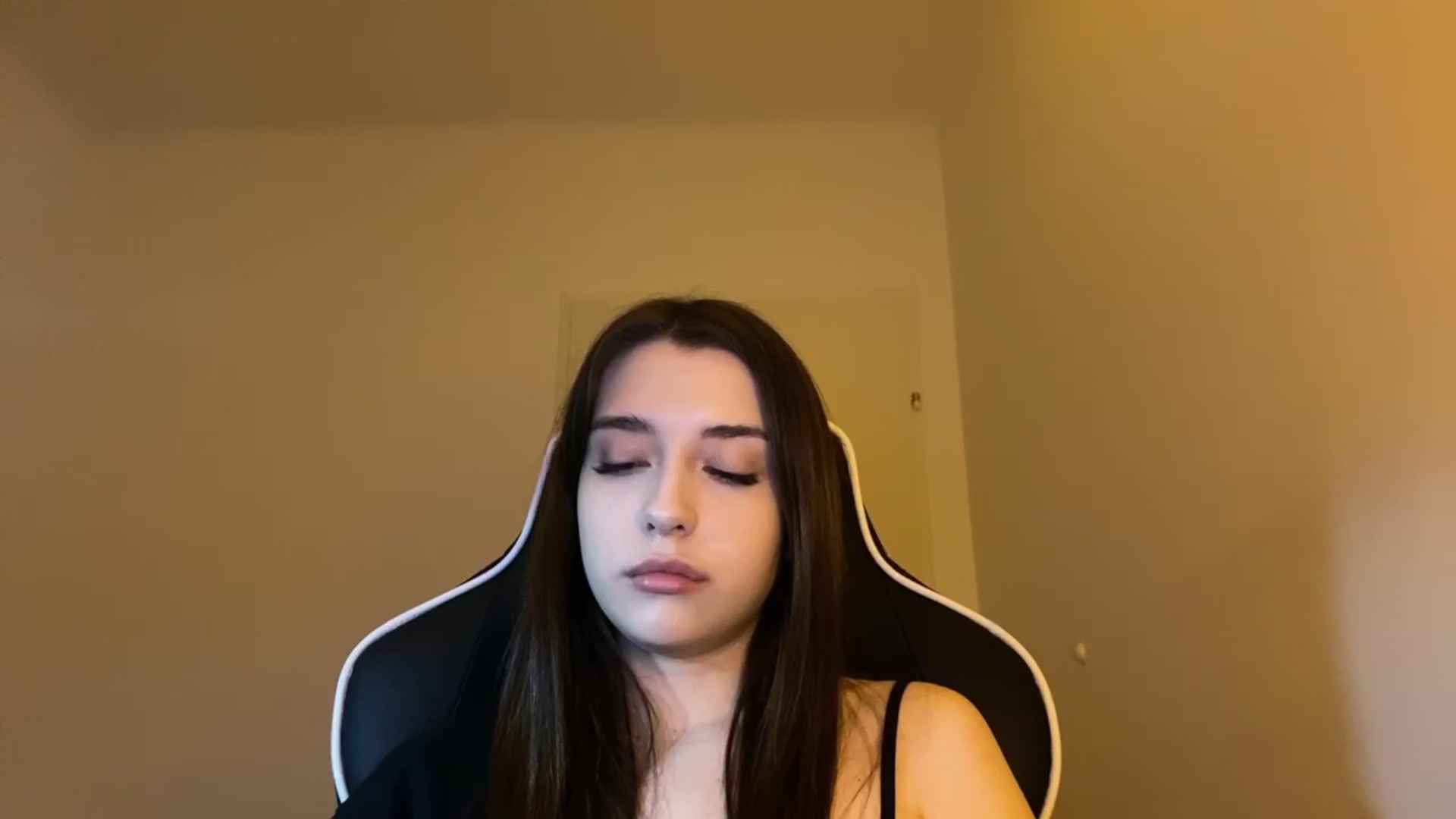 Gallery image thumbnail from BellaCullen's myfreecams stream on, 02/13/2024, 22:04 image 8 of 20