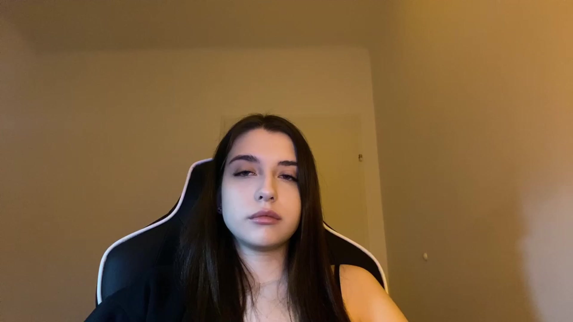 Gallery image thumbnail from BellaCullen's myfreecams stream on, 02/13/2024, 22:04 image 3 of 20