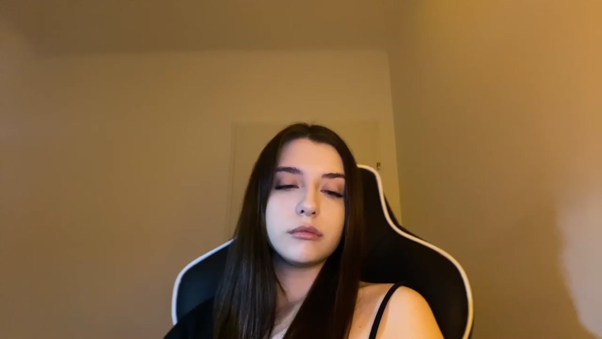 Gallery image thumbnail from BellaCullen's myfreecams stream on, 02/13/2024, 22:04 image 9 of 20