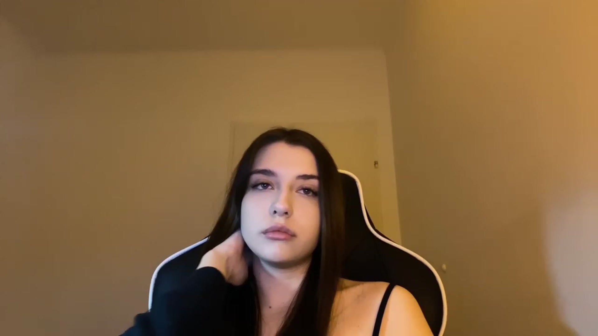 Gallery image thumbnail from BellaCullen's myfreecams stream on, 02/13/2024, 22:04 image 11 of 20