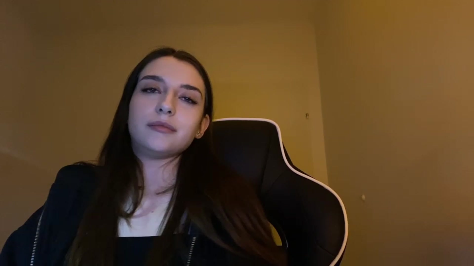 Gallery image thumbnail from BellaCullen's myfreecams stream on, 02/18/2024, 21:09 image 15 of 20