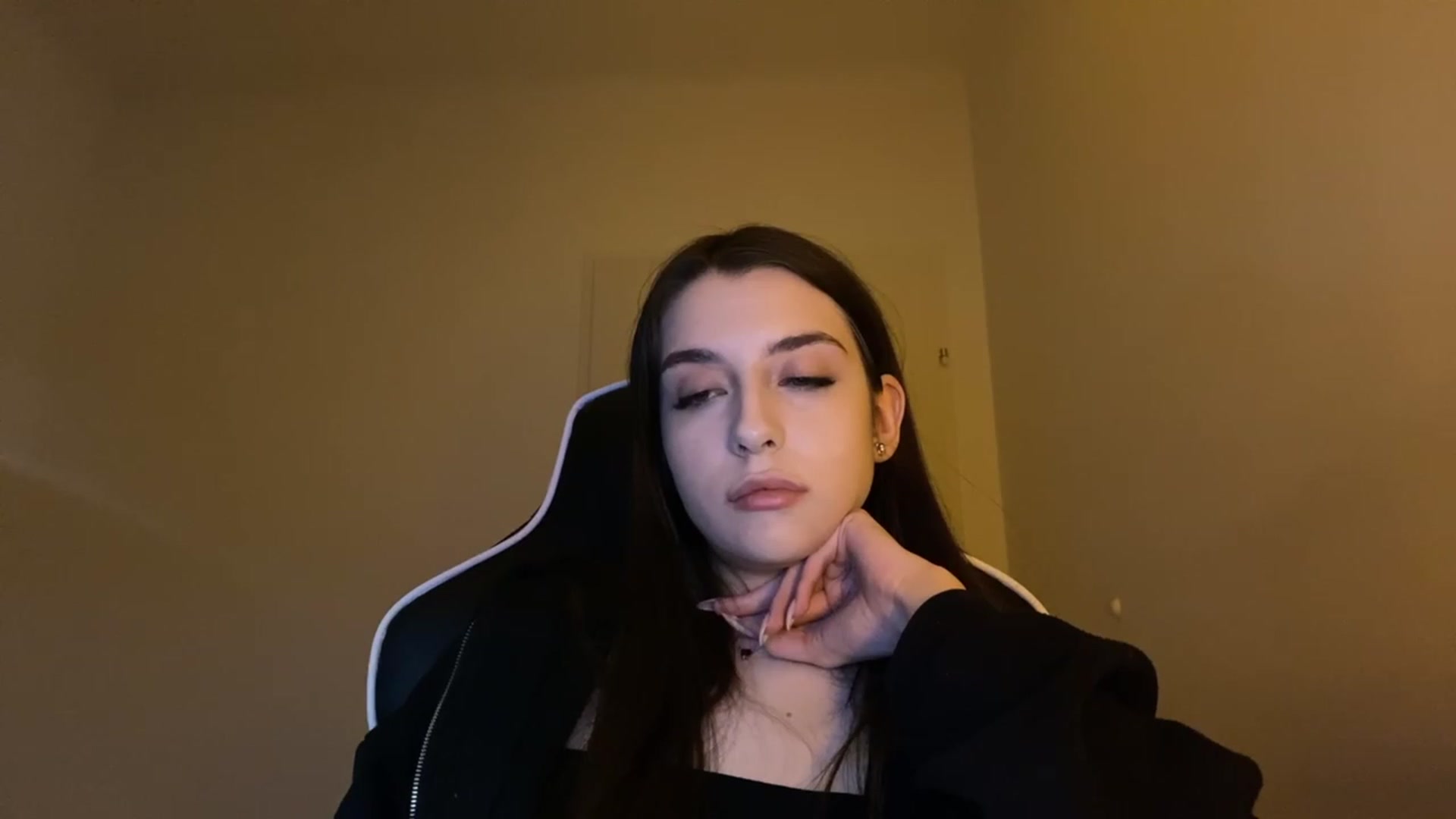 Gallery image thumbnail from BellaCullen's myfreecams stream on, 02/18/2024, 21:09 image 8 of 20
