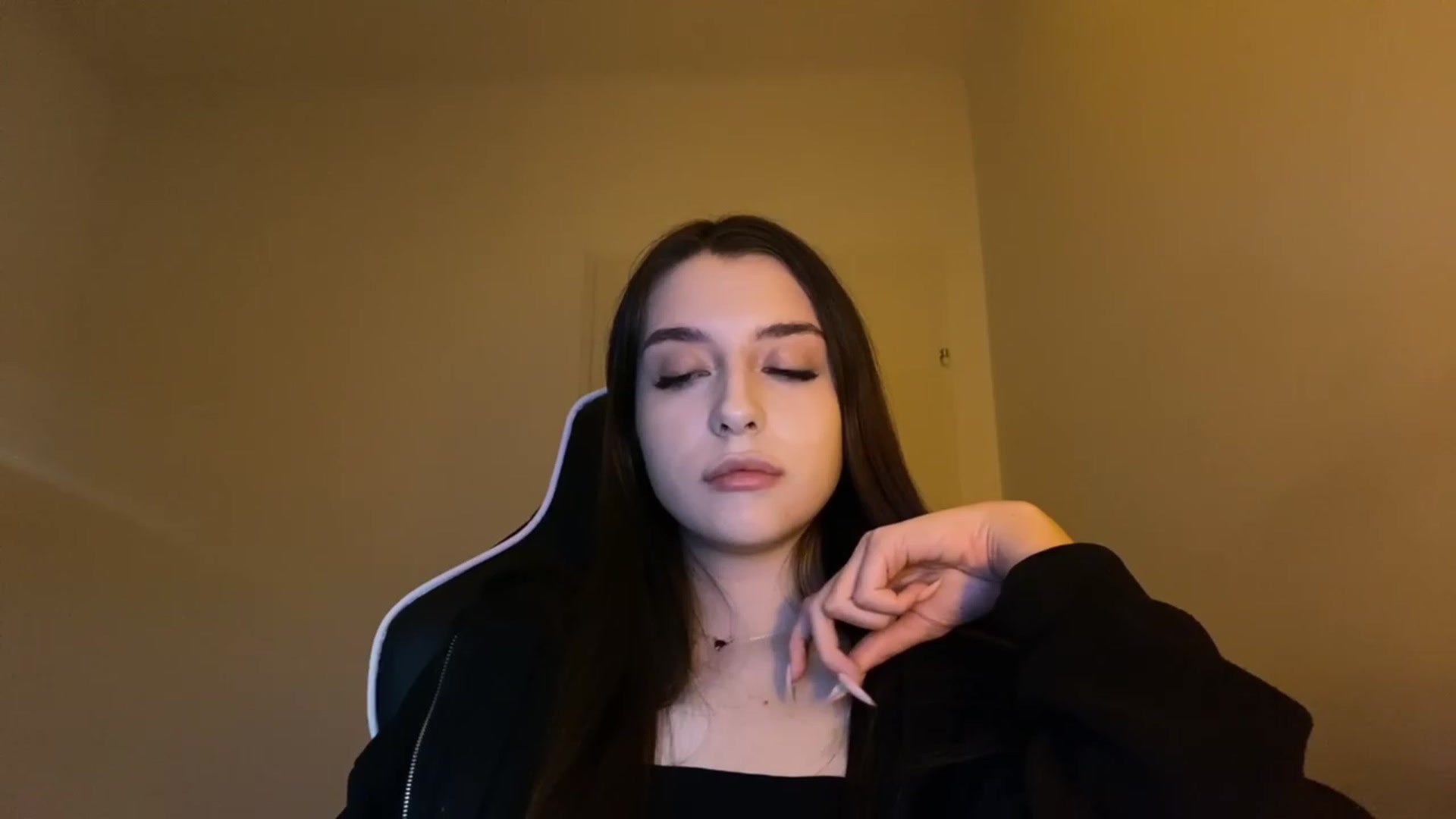 Gallery image thumbnail from BellaCullen's myfreecams stream on, 02/18/2024, 21:09 image 2 of 20