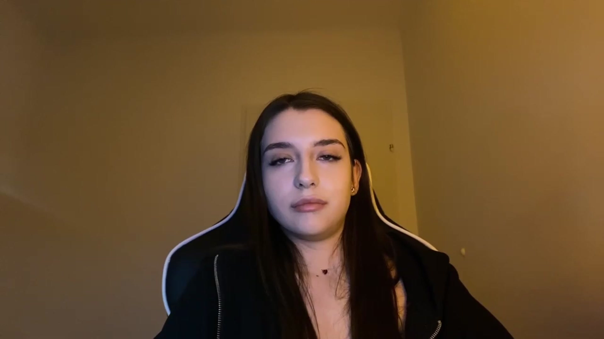 Gallery image thumbnail from BellaCullen's myfreecams stream on, 02/18/2024, 21:09 image 18 of 20