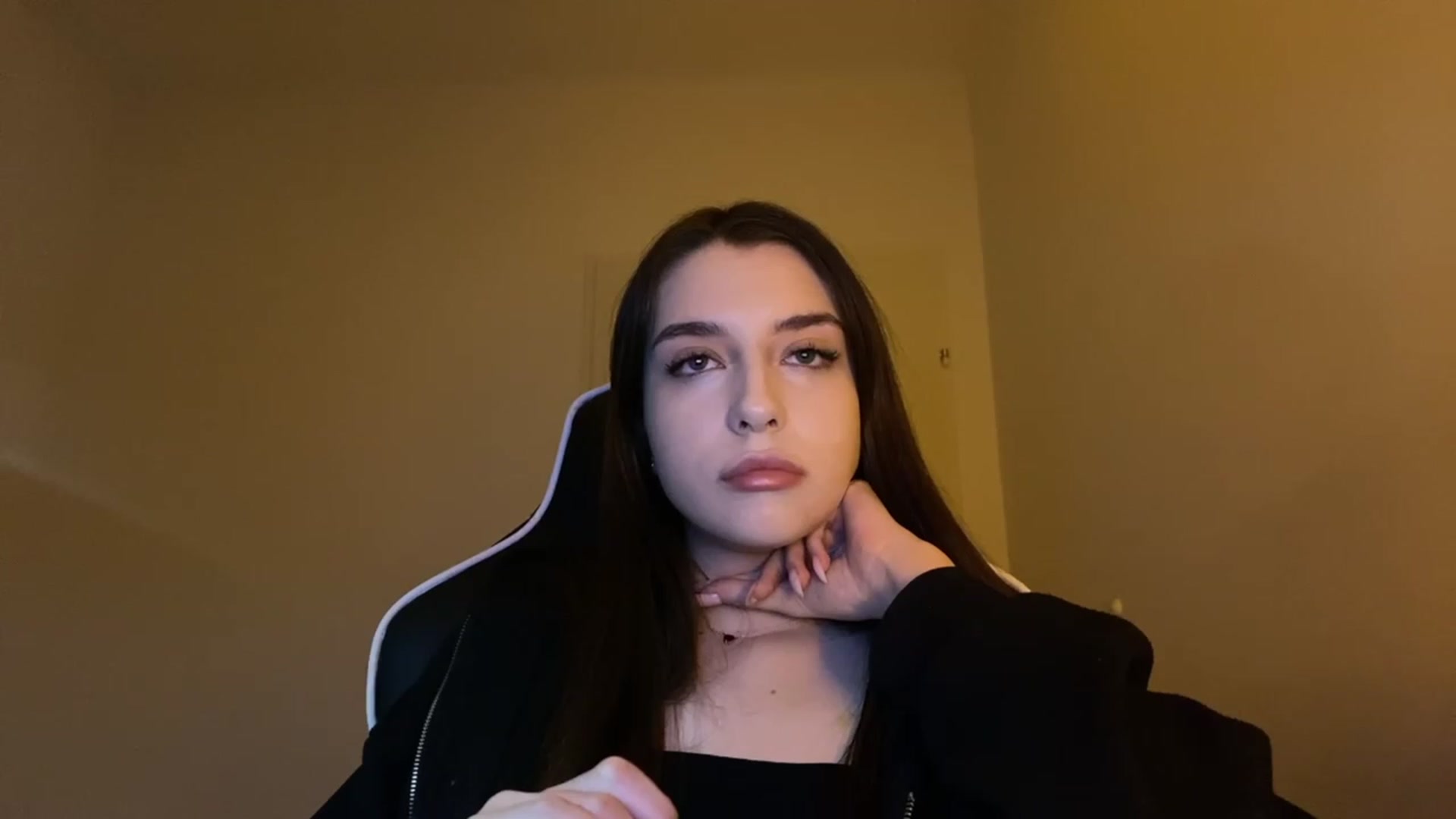 Gallery image thumbnail from BellaCullen's myfreecams stream on, 02/18/2024, 21:09 image 1 of 20