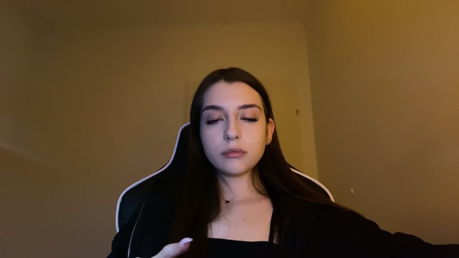 Gallery image thumbnail from BellaCullen's myfreecams stream on, 02/18/2024, 21:09 image 3 of 20