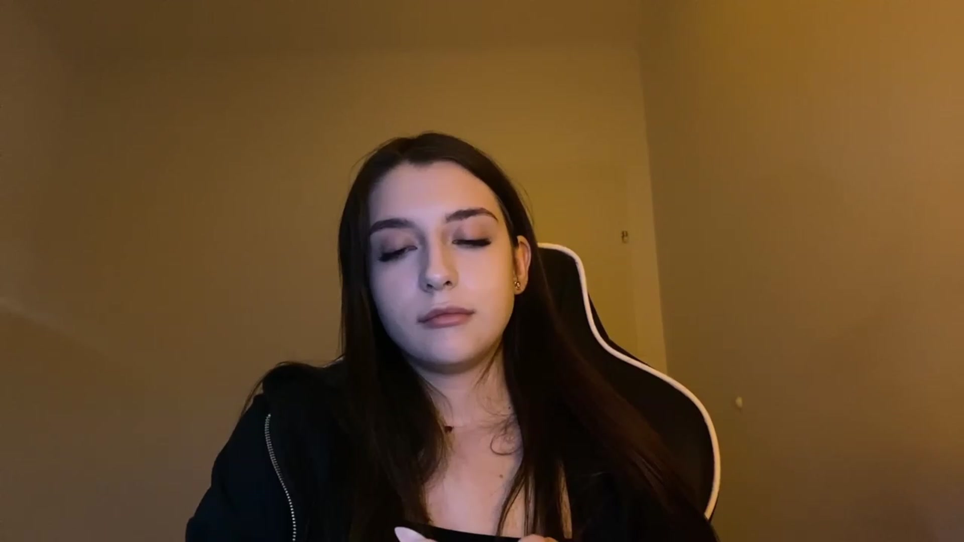 Gallery image thumbnail from BellaCullen's myfreecams stream on, 02/18/2024, 21:09 image 12 of 20