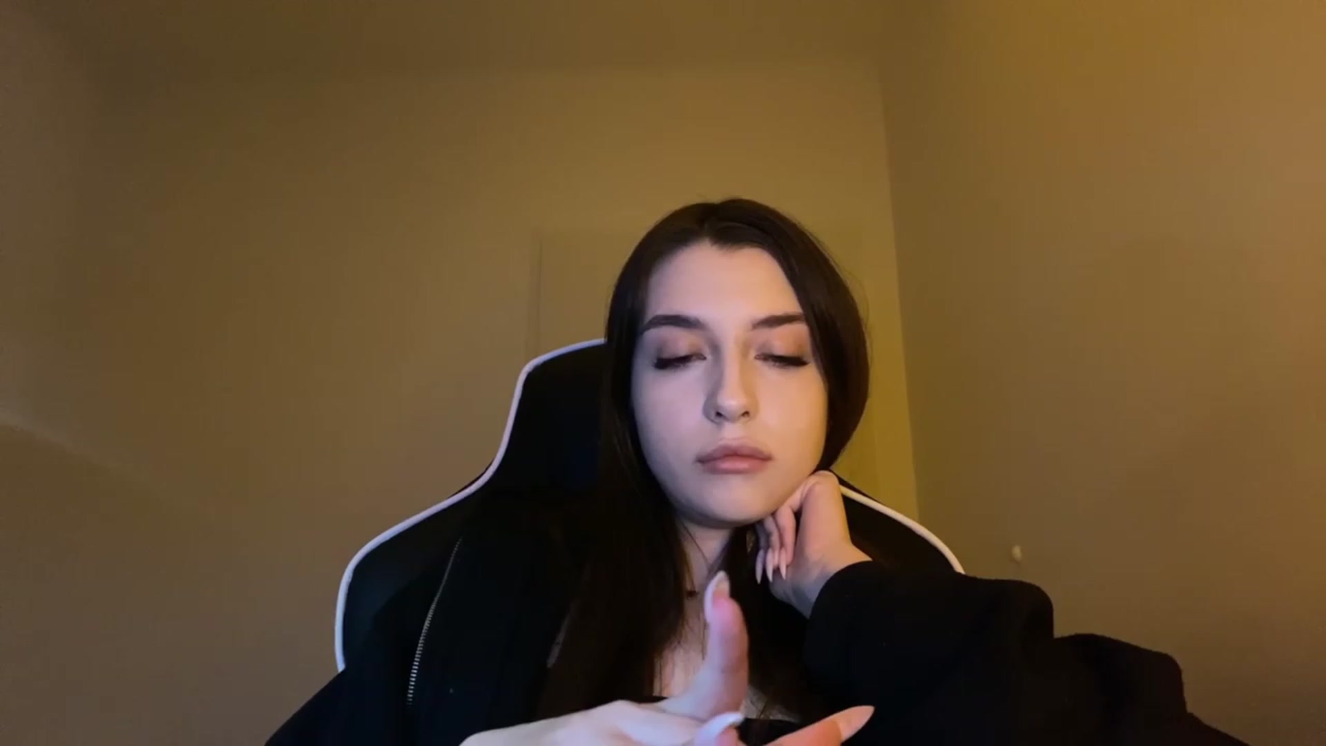 Gallery image thumbnail from BellaCullen's myfreecams stream on, 02/18/2024, 21:09 image 6 of 20