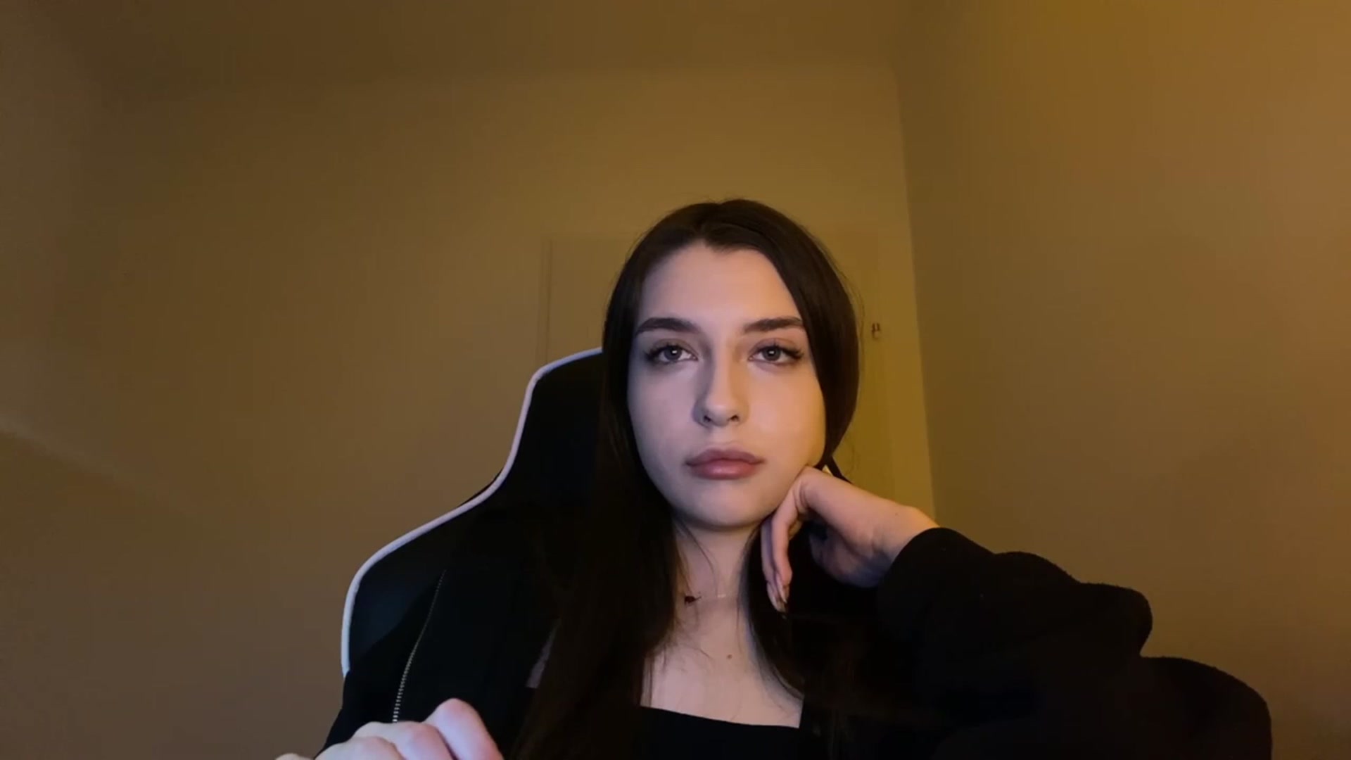 Gallery image thumbnail from BellaCullen's myfreecams stream on, 02/18/2024, 21:09 image 5 of 20