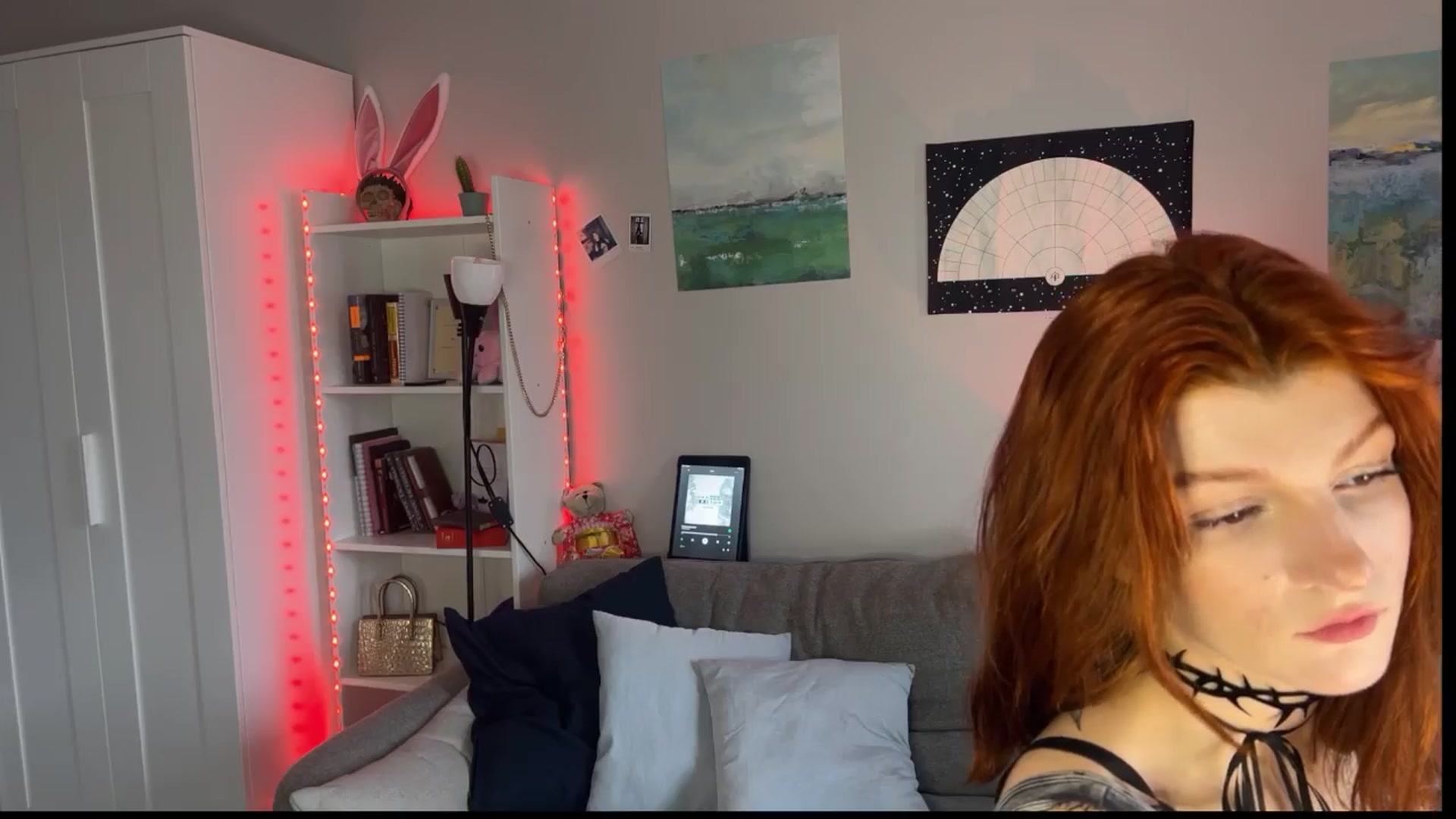Gallery image thumbnail from BellaCute's myfreecams stream on, 04/06/2024, 10:23 image 14 of 20