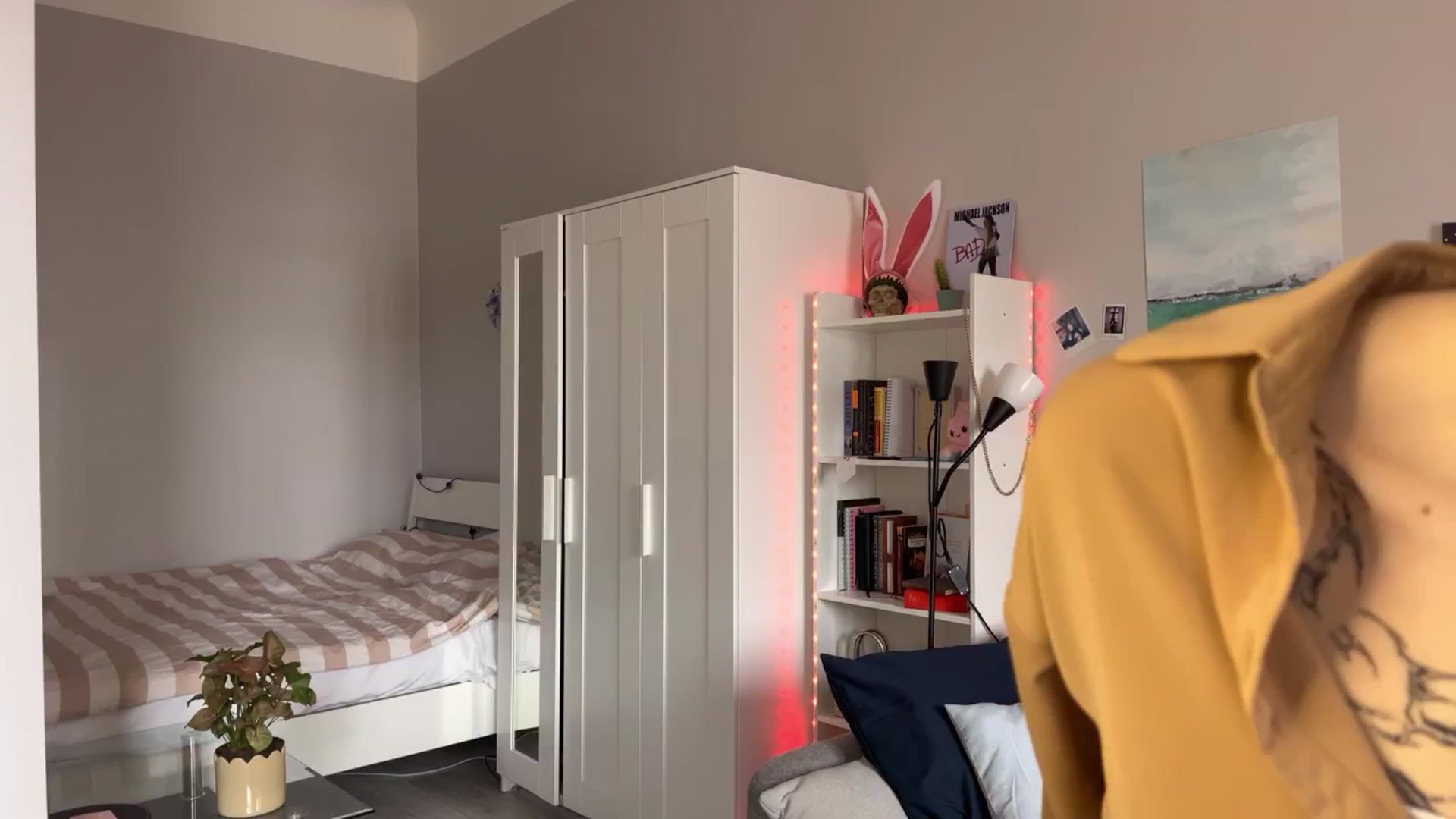 Gallery image thumbnail from BellaCute__'s myfreecams stream on, 04/23/2024, 08:20 image 9 of 20