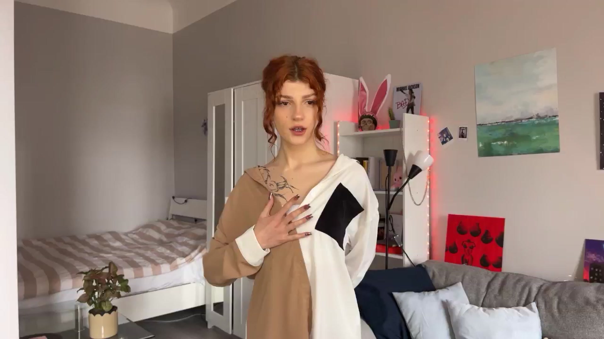 Gallery image thumbnail from BellaCute__'s myfreecams stream on, 04/23/2024, 08:20 image 3 of 20