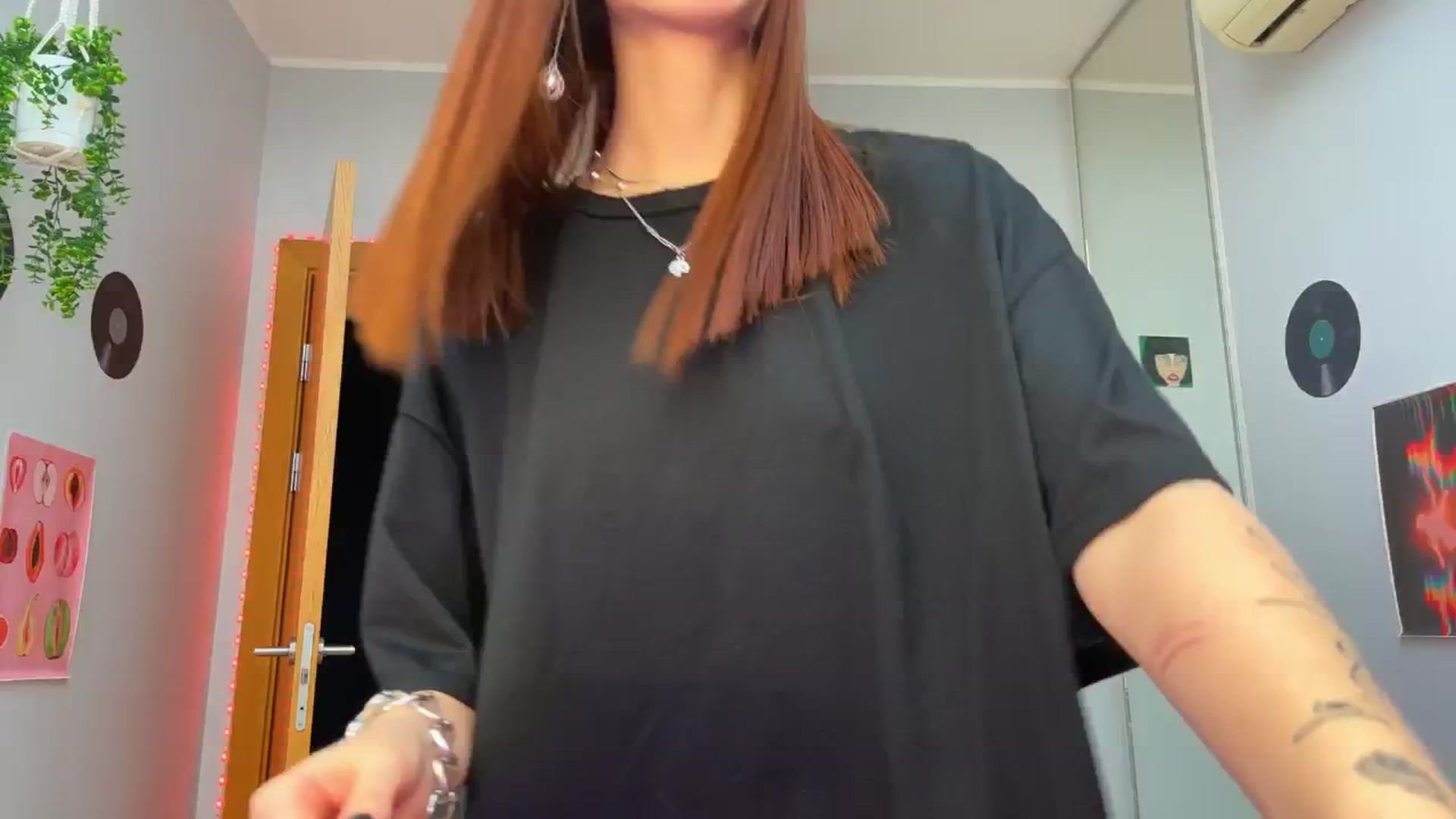 Gallery image thumbnail from BellaCute__'s myfreecams stream on, 11/25/2024, 08:31 image 6 of 20