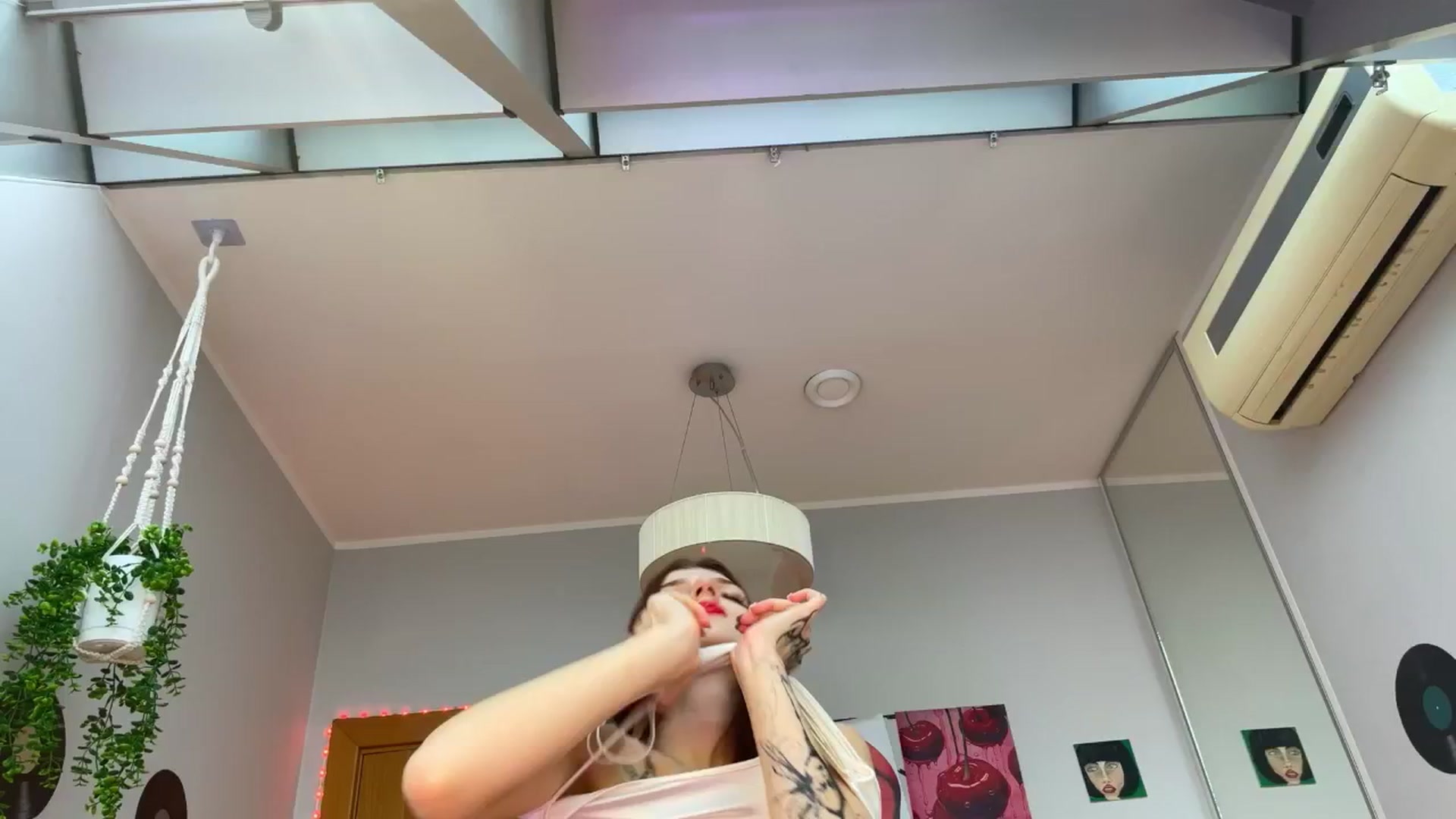 Gallery image thumbnail from BellaCute__'s myfreecams stream on, 11/27/2024, 08:16 image 9 of 20